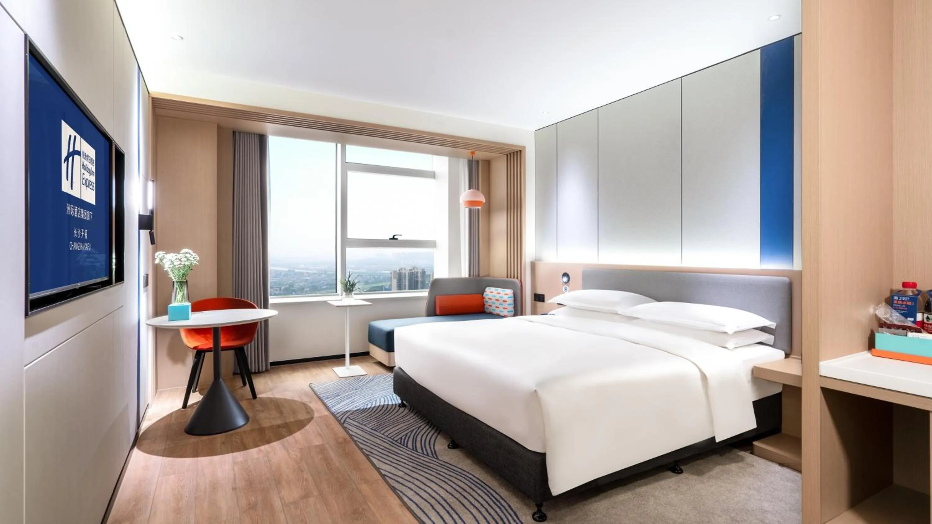 Photo of the whole room, Bed in Holiday Inn Express Changsha Kaifu by IHG