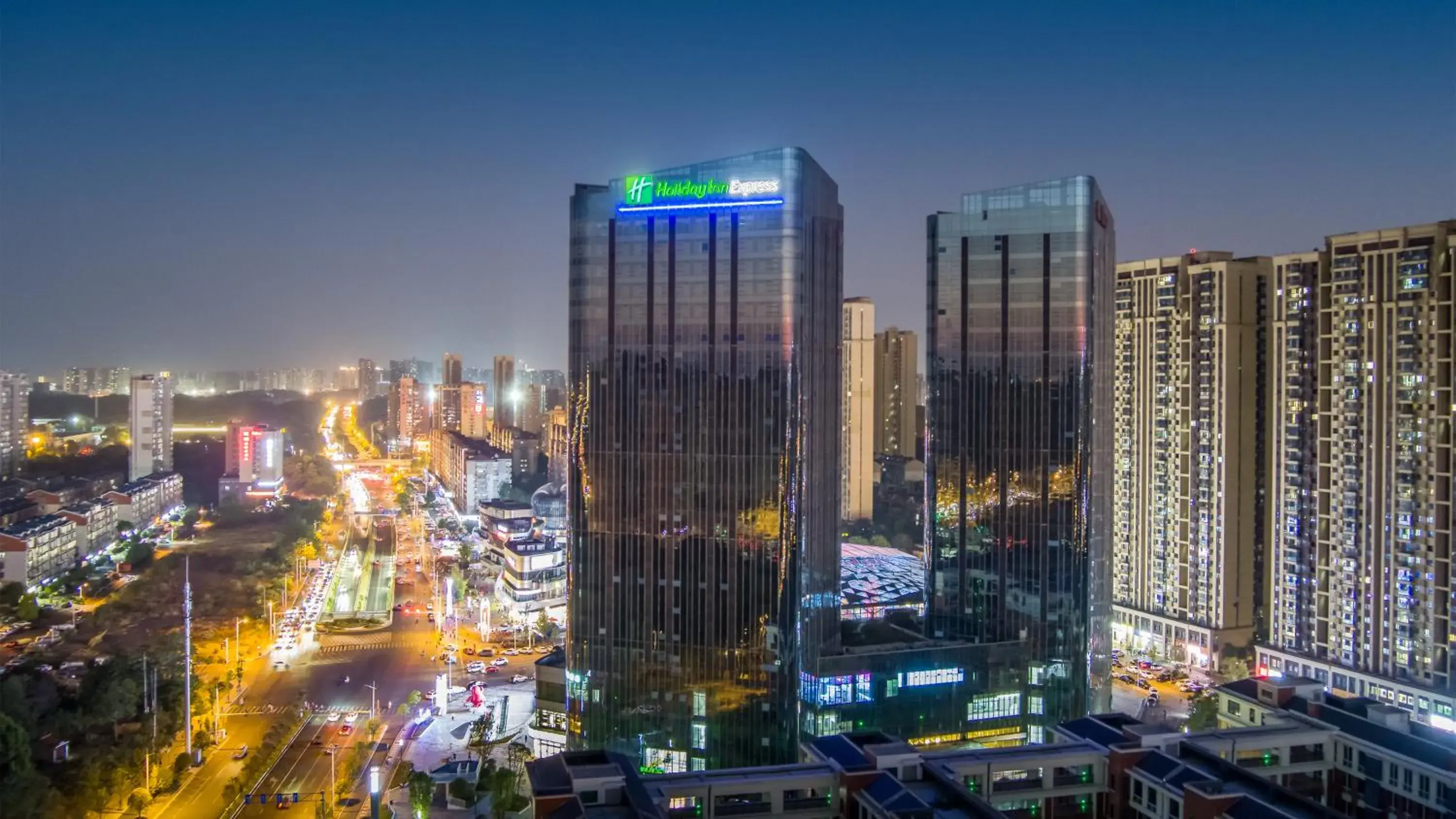 Property building in Holiday Inn Express Changsha Kaifu by IHG Property building in Holiday Inn Express Changsha Kaifu by IHG