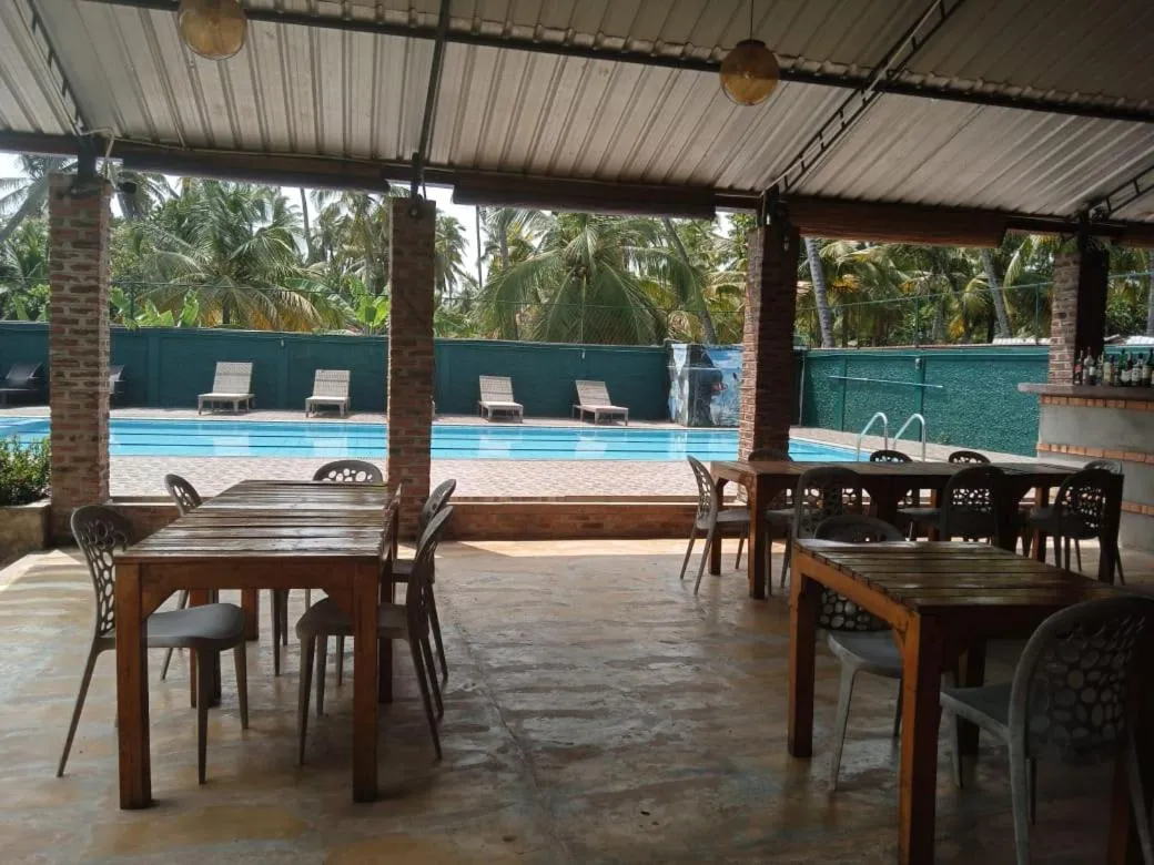 Restaurant/places to eat in Green Light Holiday Village