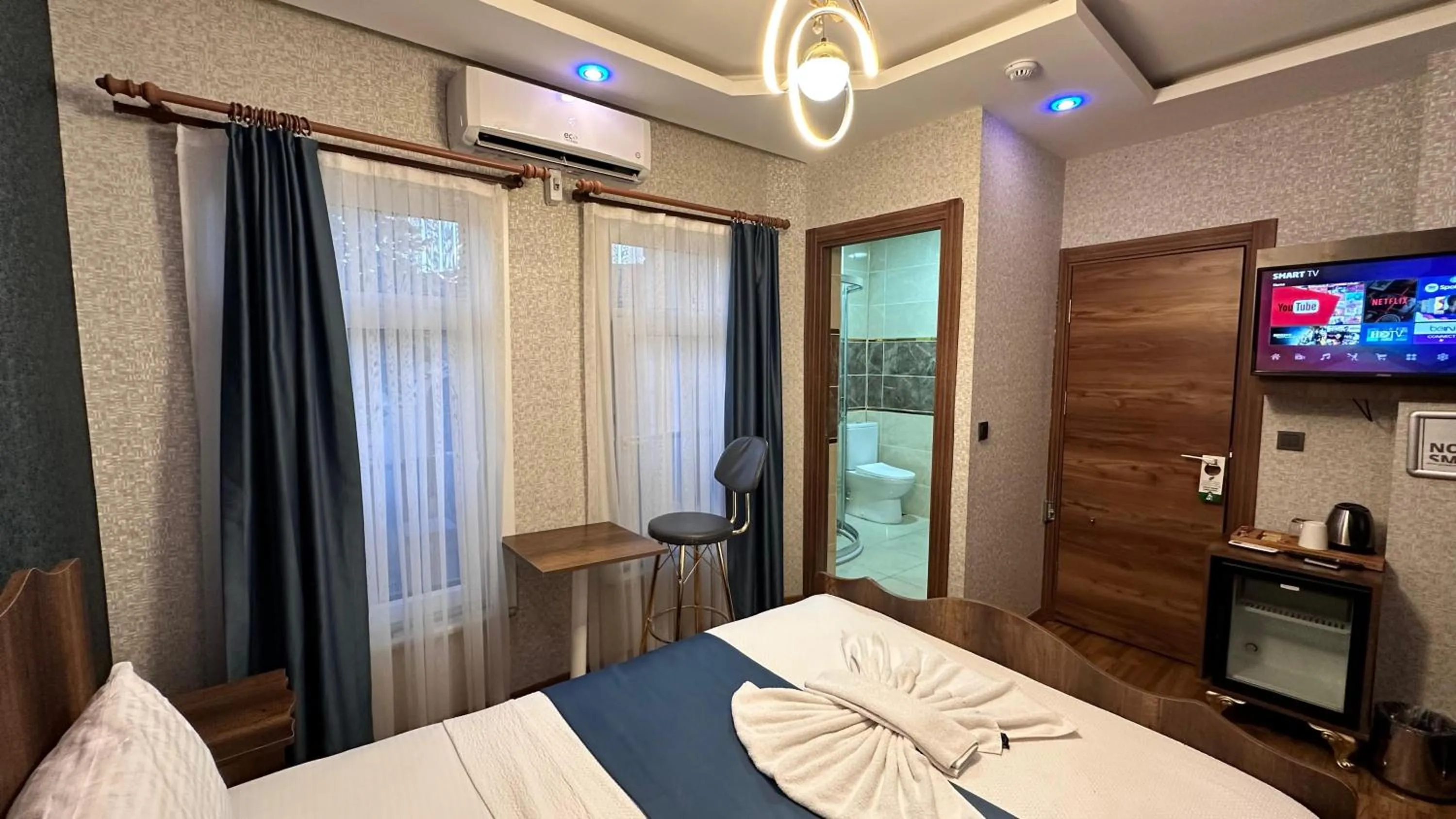 Bed in Aras Boutique Hotel & Suites