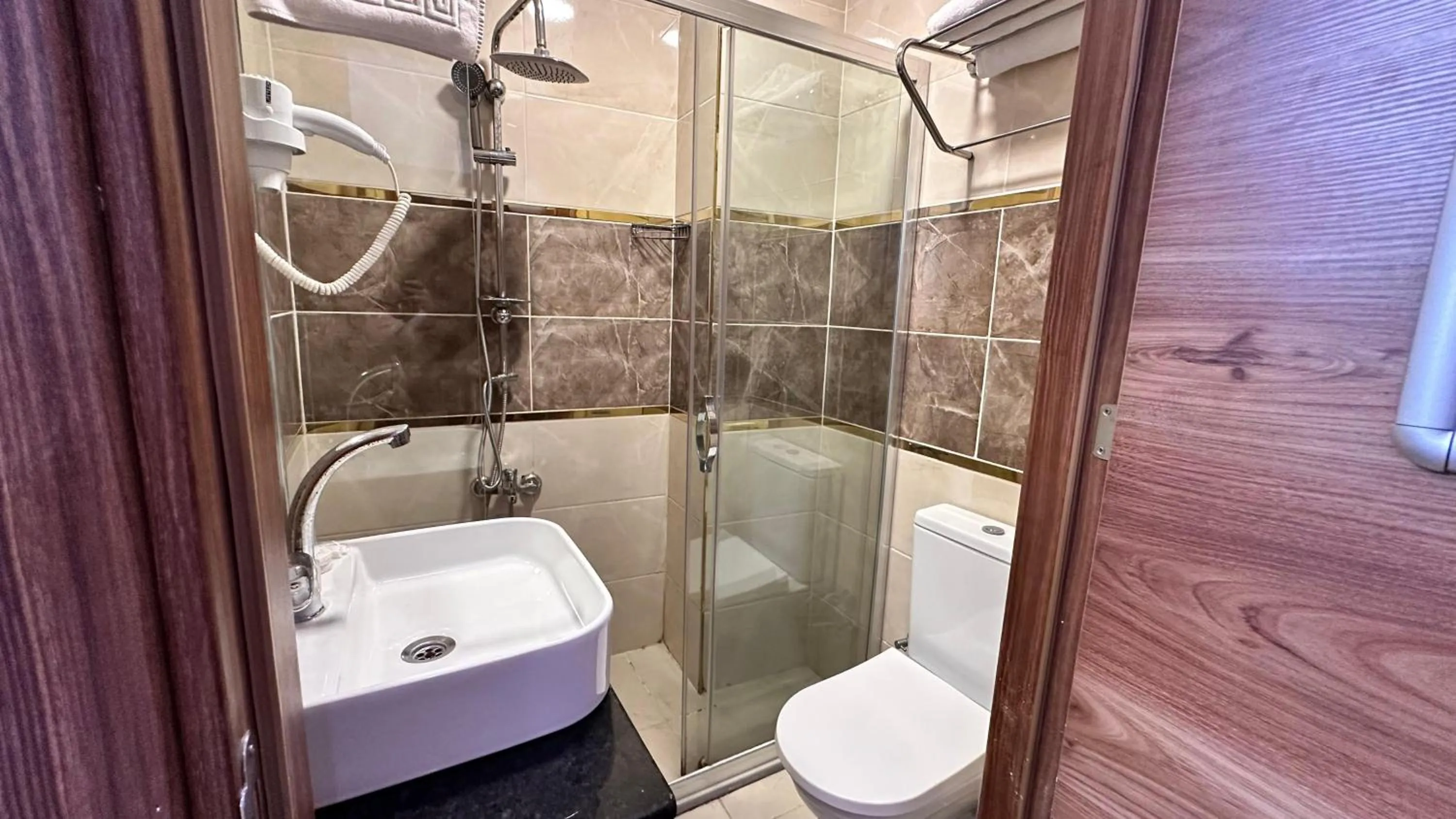 Shower in Aras Boutique Hotel & Suites
