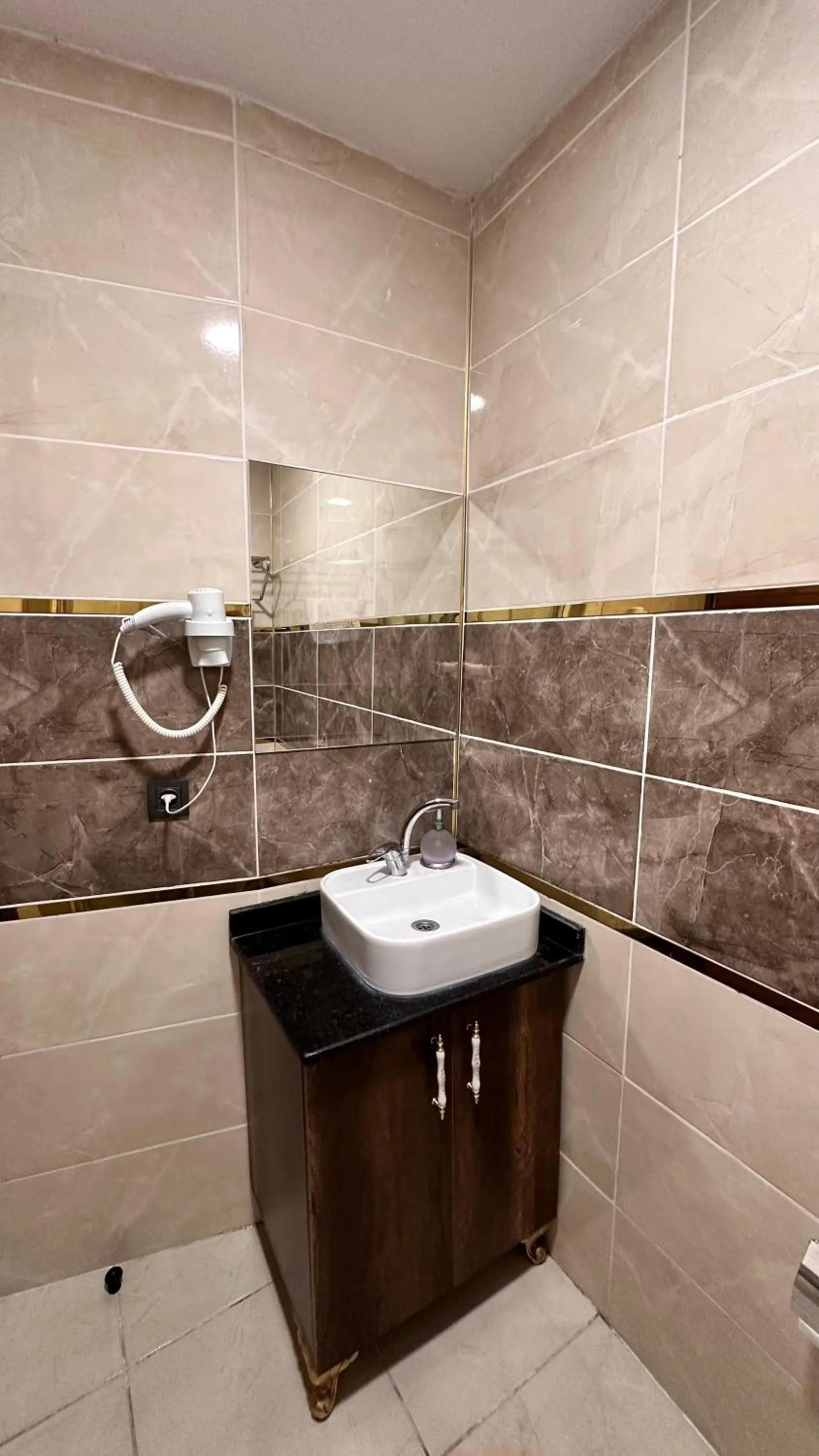 Shower in Aras Boutique Hotel & Suites