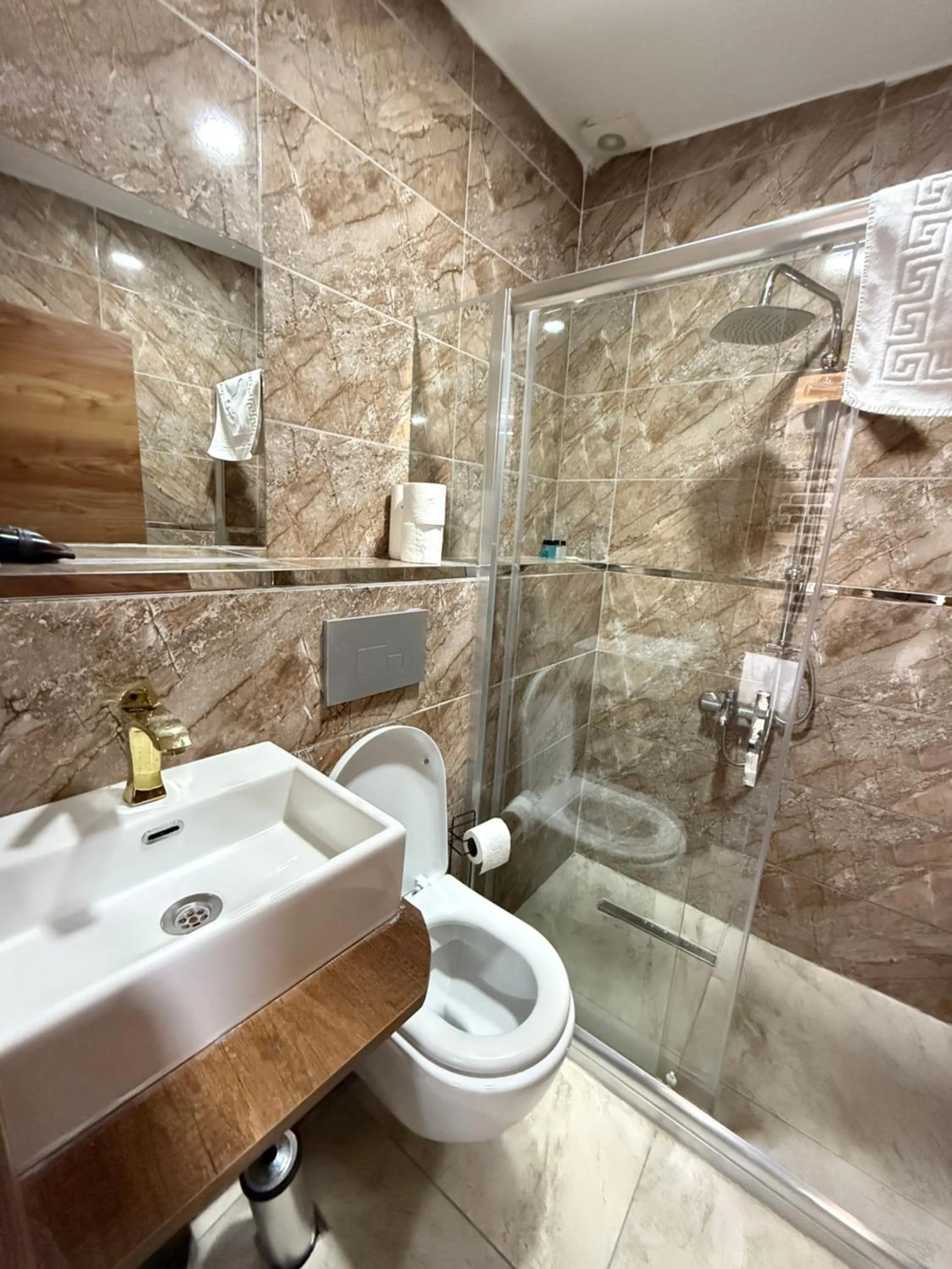 Shower in Aras Boutique Hotel & Suites
