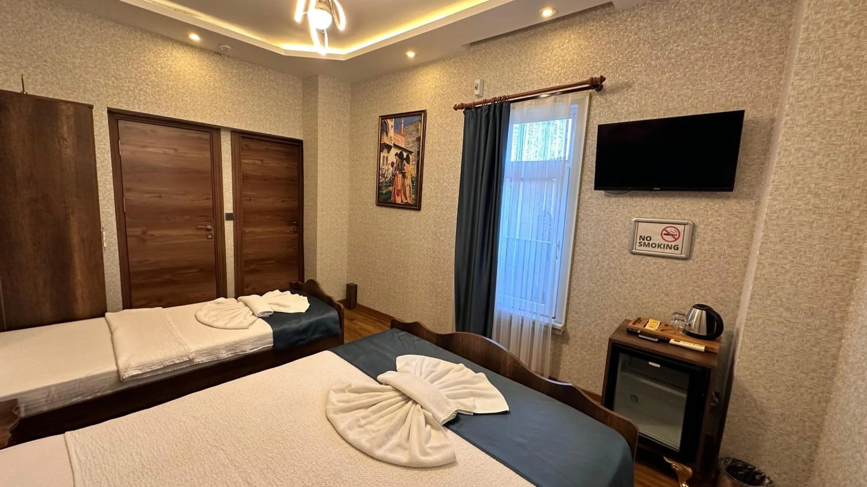 Communal lounge/ TV room, Bed in Aras Boutique Hotel & Suites