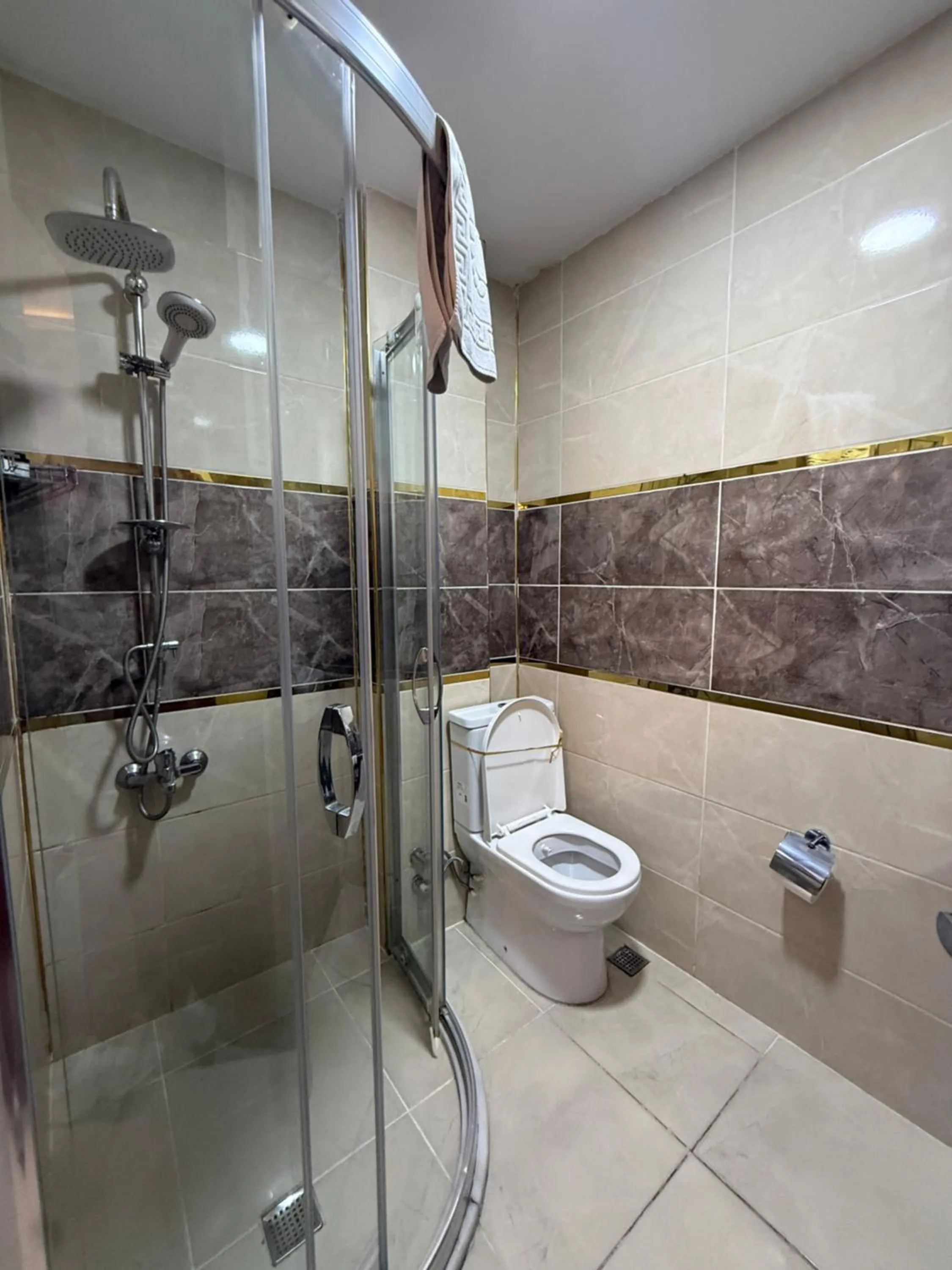 Shower in La Vien Hotel Old City