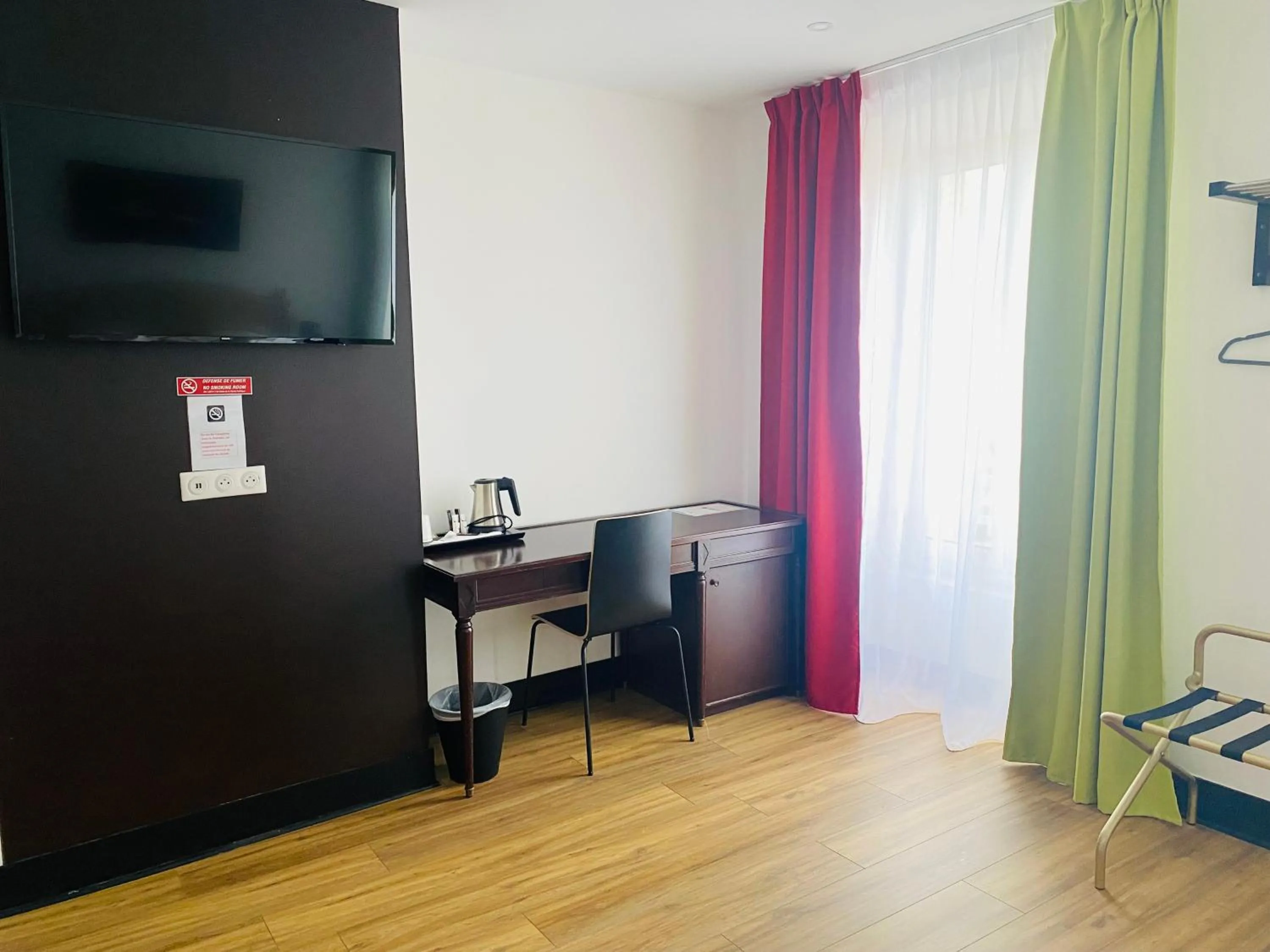 Photo of the whole room in Enzo Hotels Limoges Centre Jourdan by Kyriad Direct