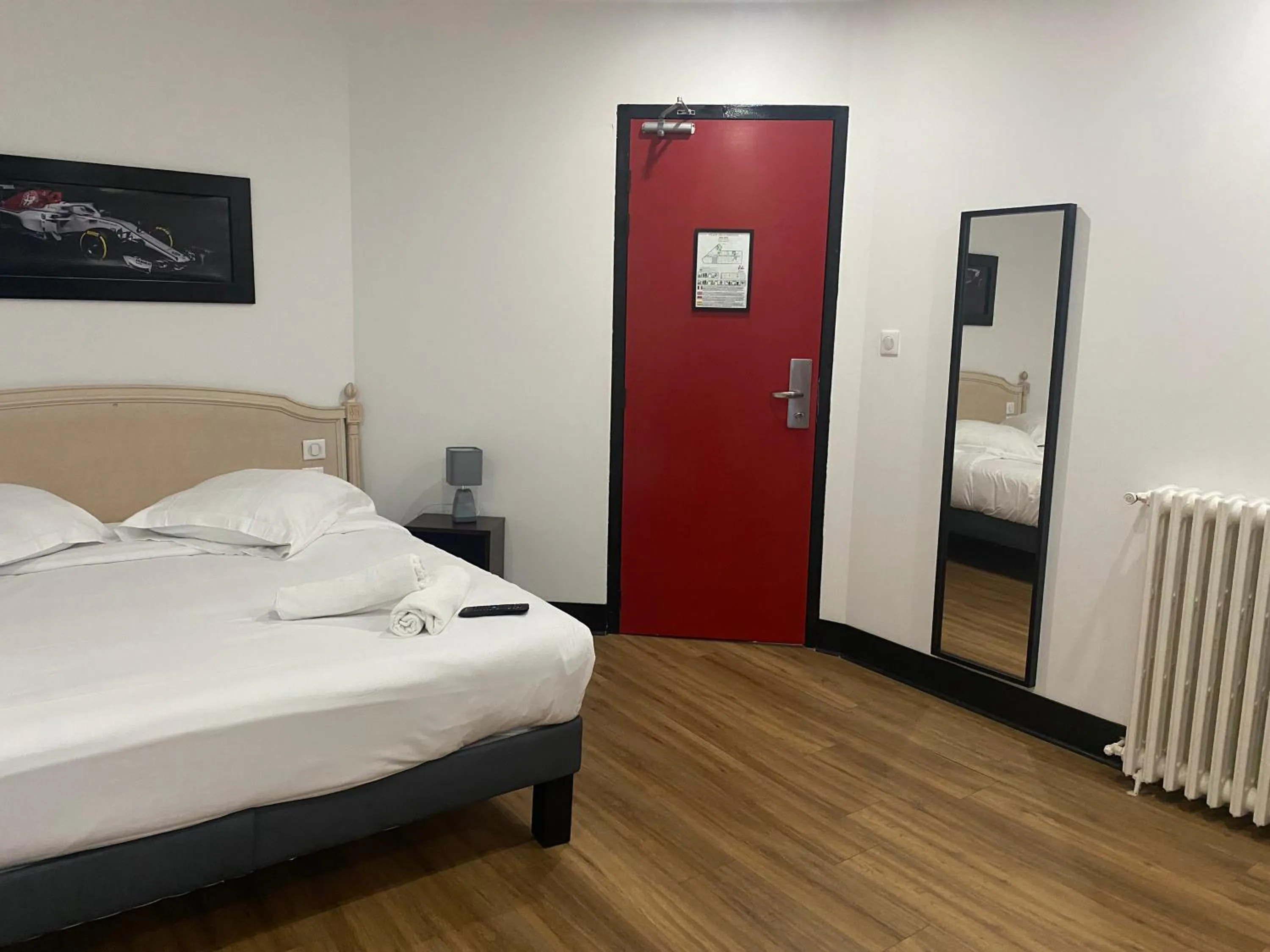 Bed in Enzo Hotels Limoges Centre Jourdan by Kyriad Direct