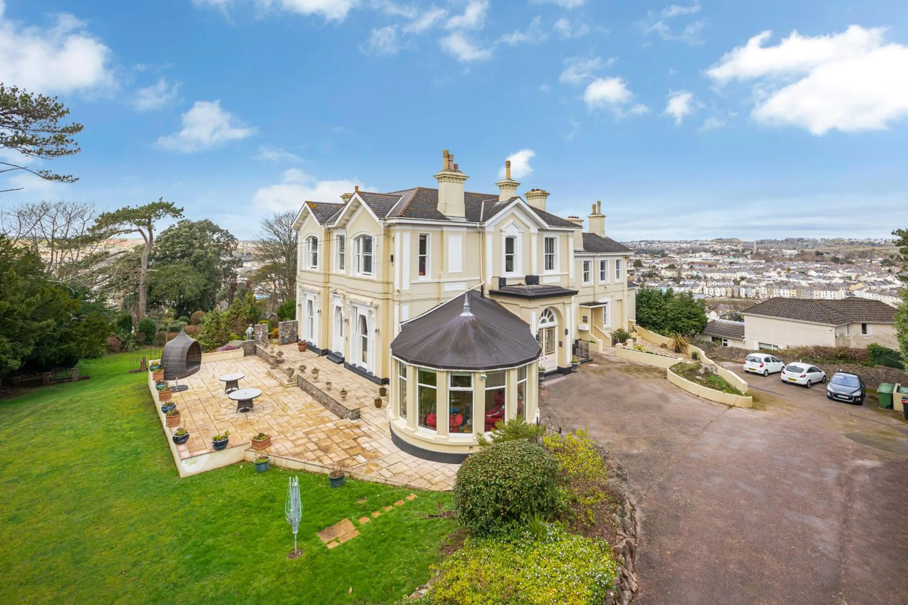 Cosy Flat in Victorian Villa- Parking & Garden