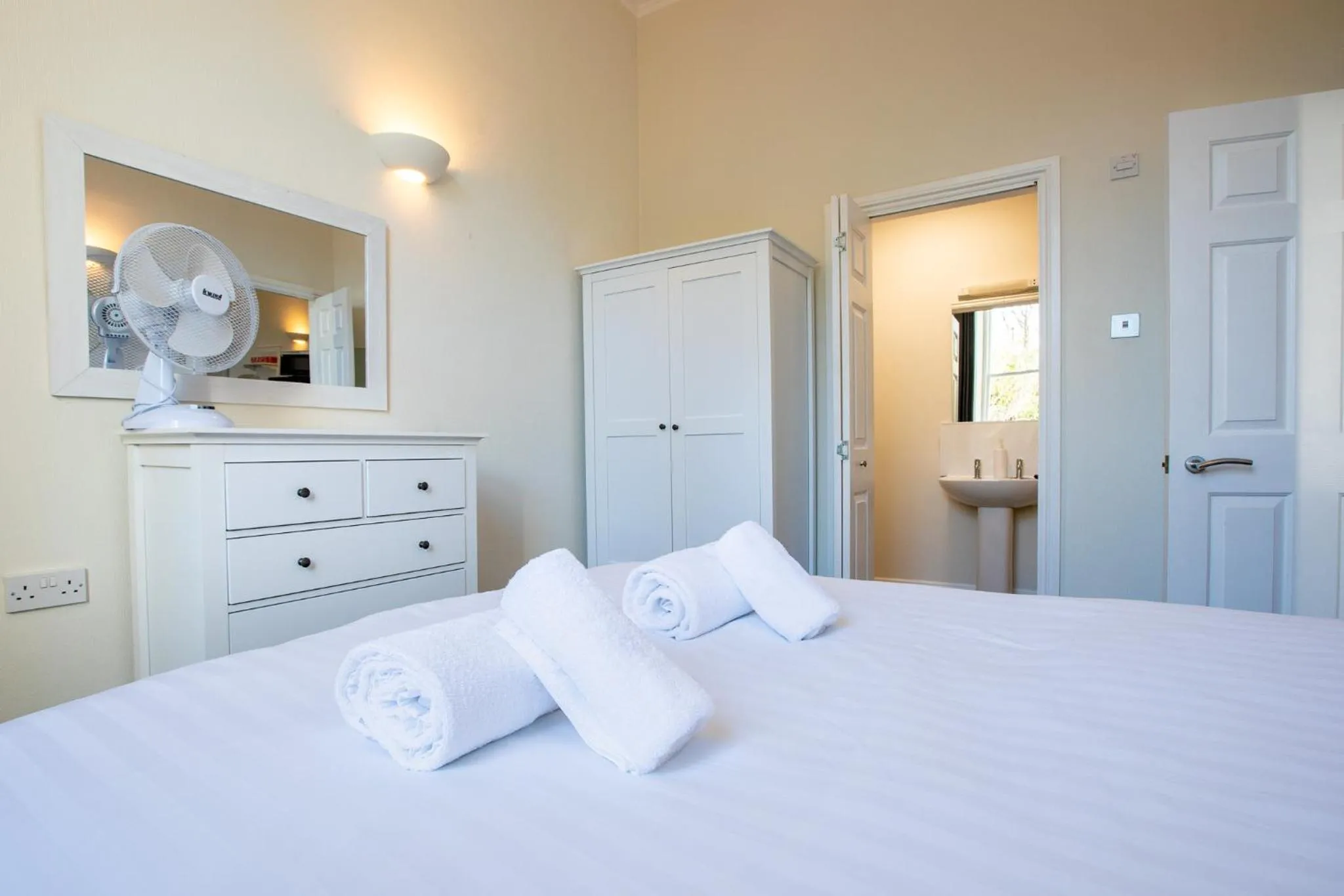 Cosy Flat in Victorian Villa- Parking & Garden
