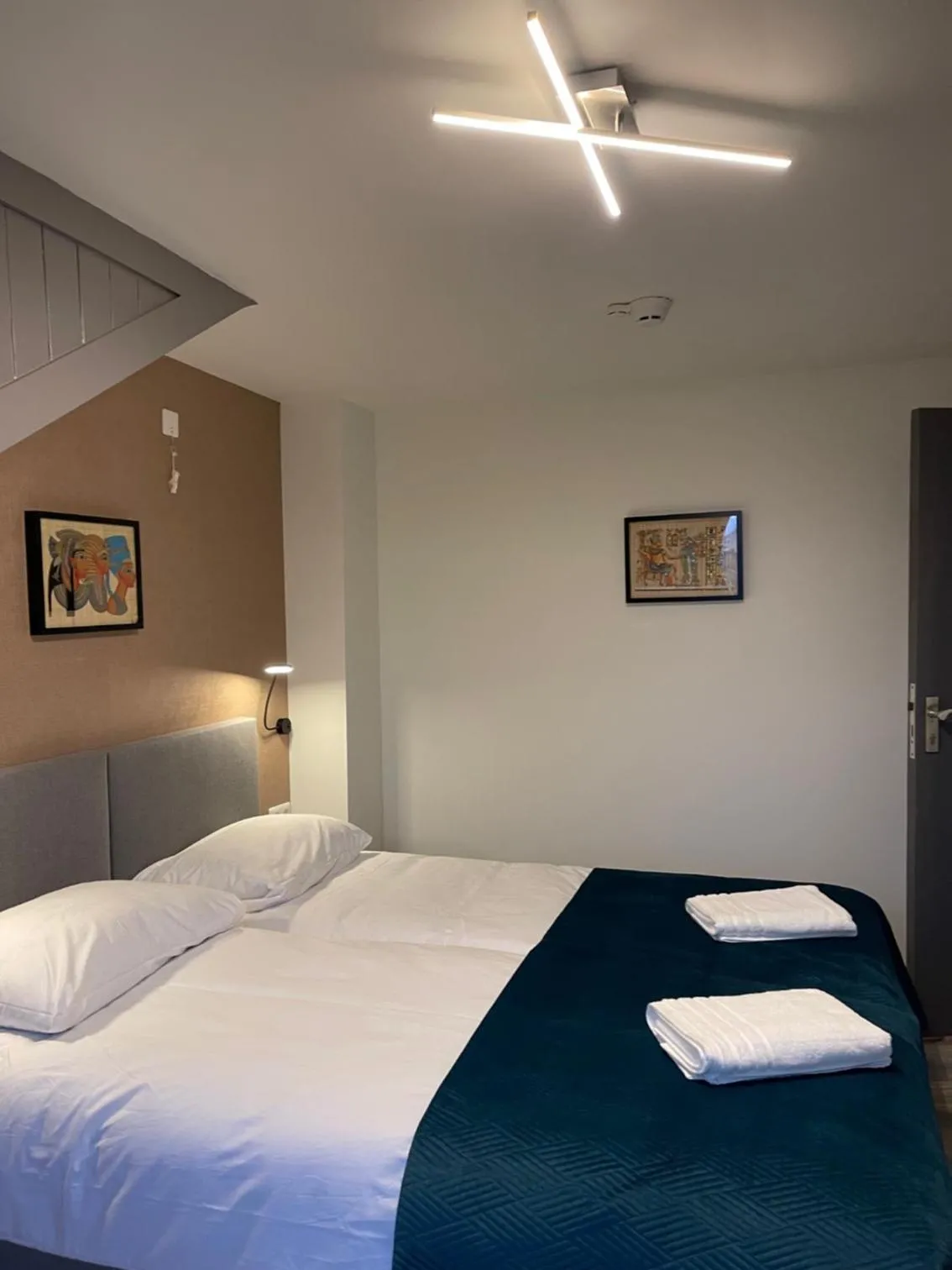 Bed in Hotel B&B Sint-Maria NEXT DOOR
