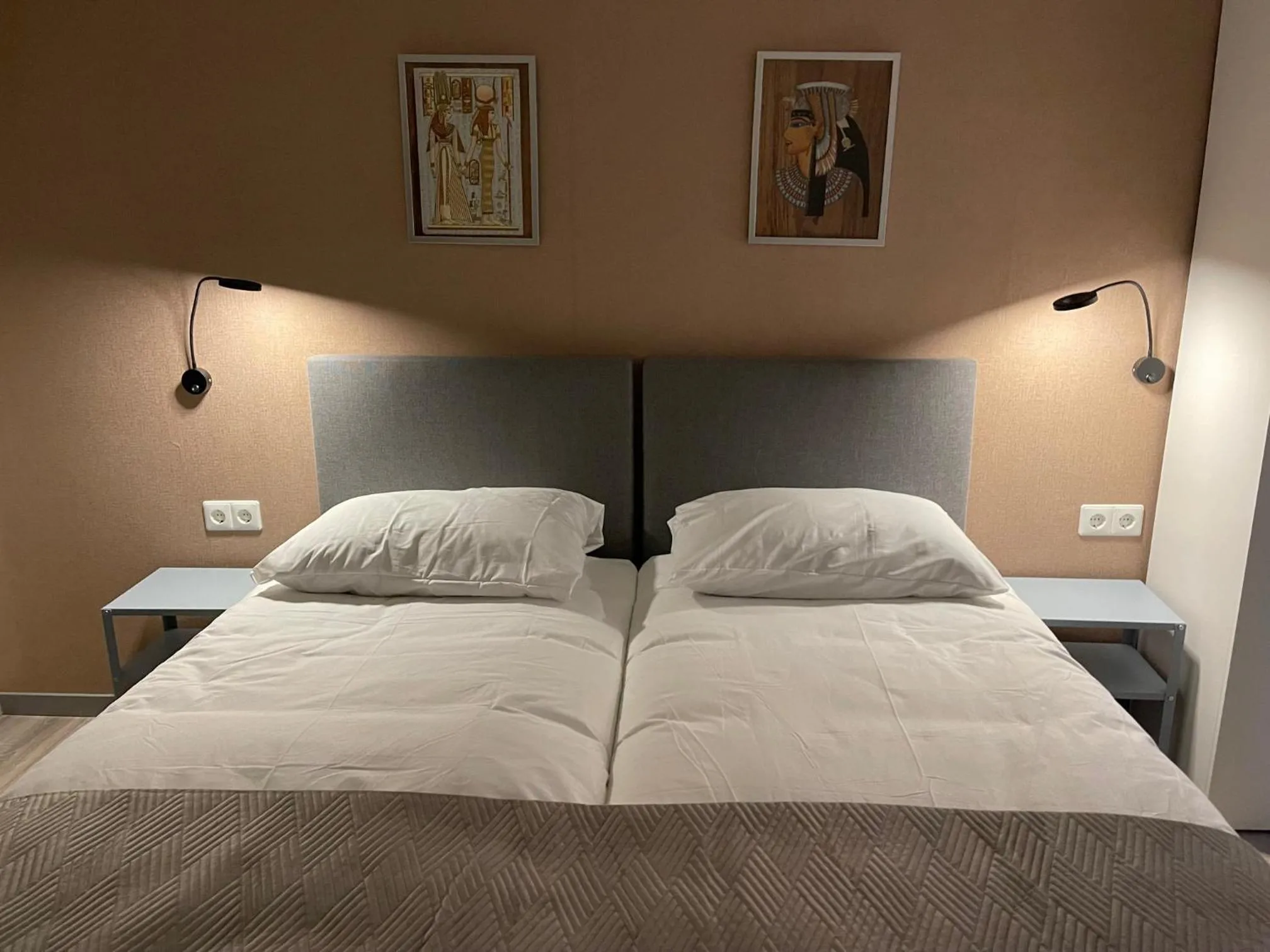 Bed in Hotel B&B Sint-Maria NEXT DOOR