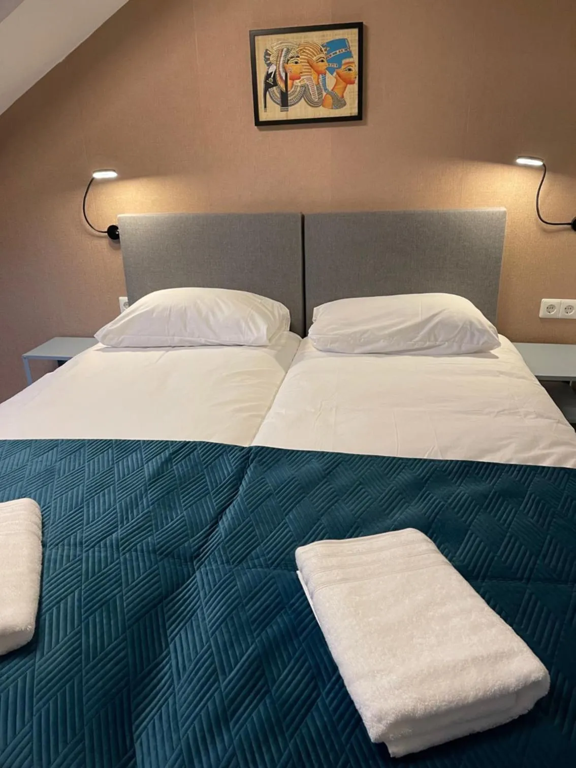 Bed in Hotel B&B Sint-Maria NEXT DOOR