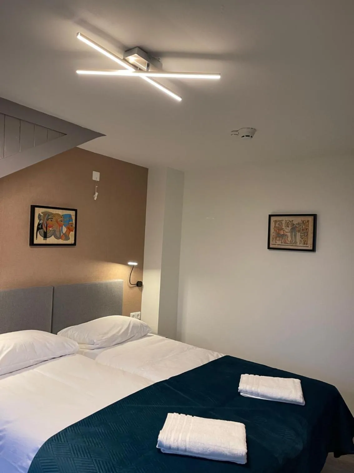Bed in Hotel B&B Sint-Maria NEXT DOOR