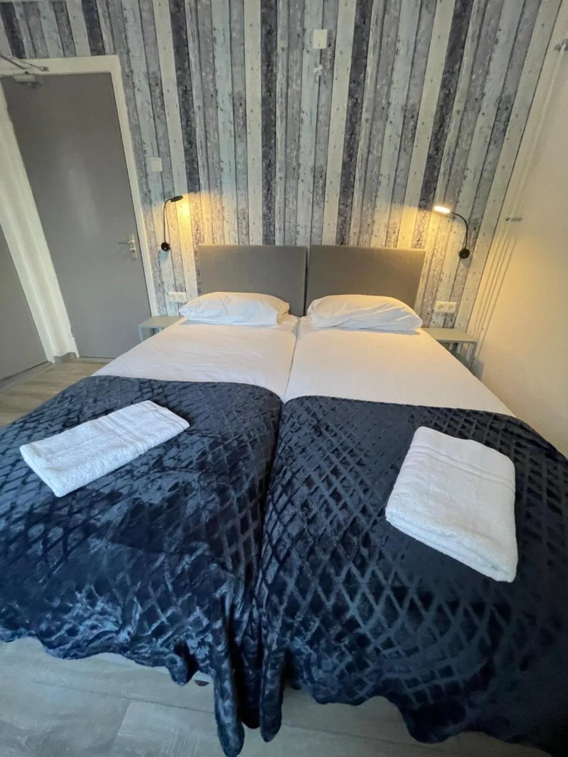Bed in Hotel B&B Sint-Maria NEXT DOOR