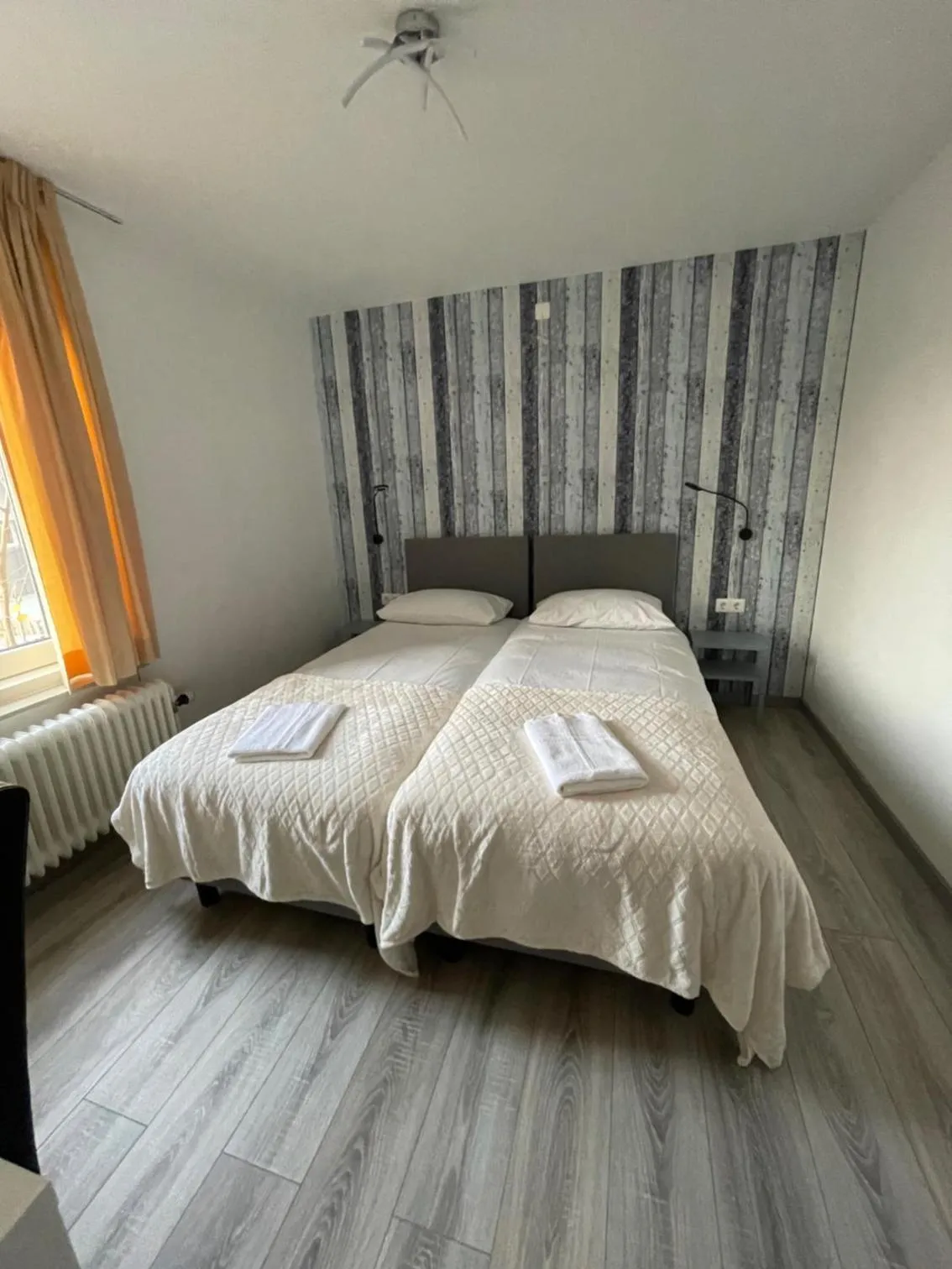 Bed in Hotel B&B Sint-Maria NEXT DOOR