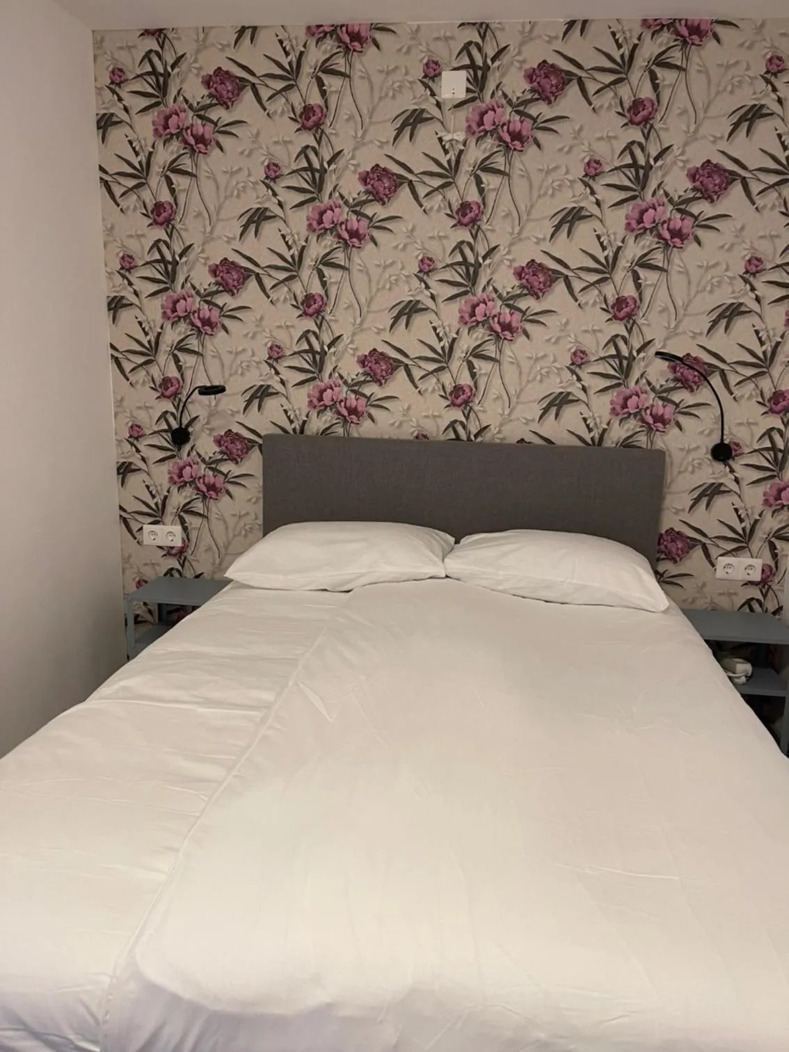 Bed in Hotel B&B Sint-Maria NEXT DOOR