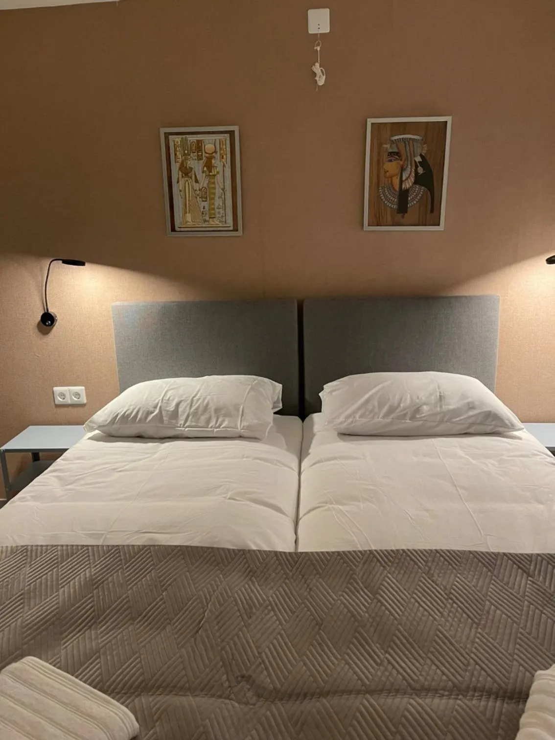 Bed in Hotel B&B Sint-Maria NEXT DOOR