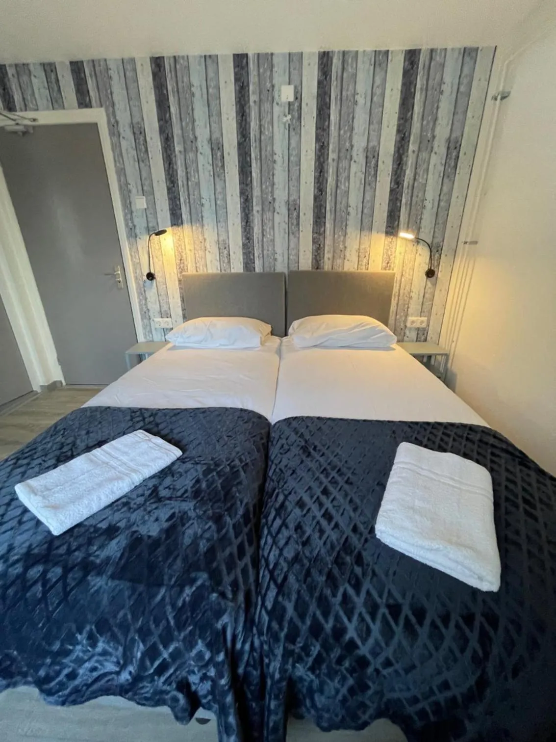 Bed in Hotel B&B Sint-Maria NEXT DOOR