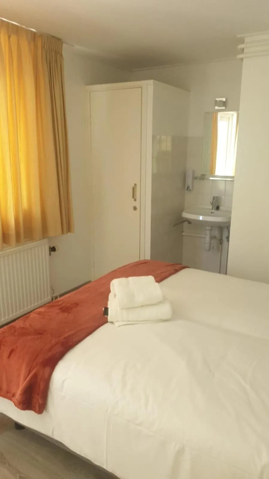 Bed in Hotel B&B Sint-Maria NEXT DOOR