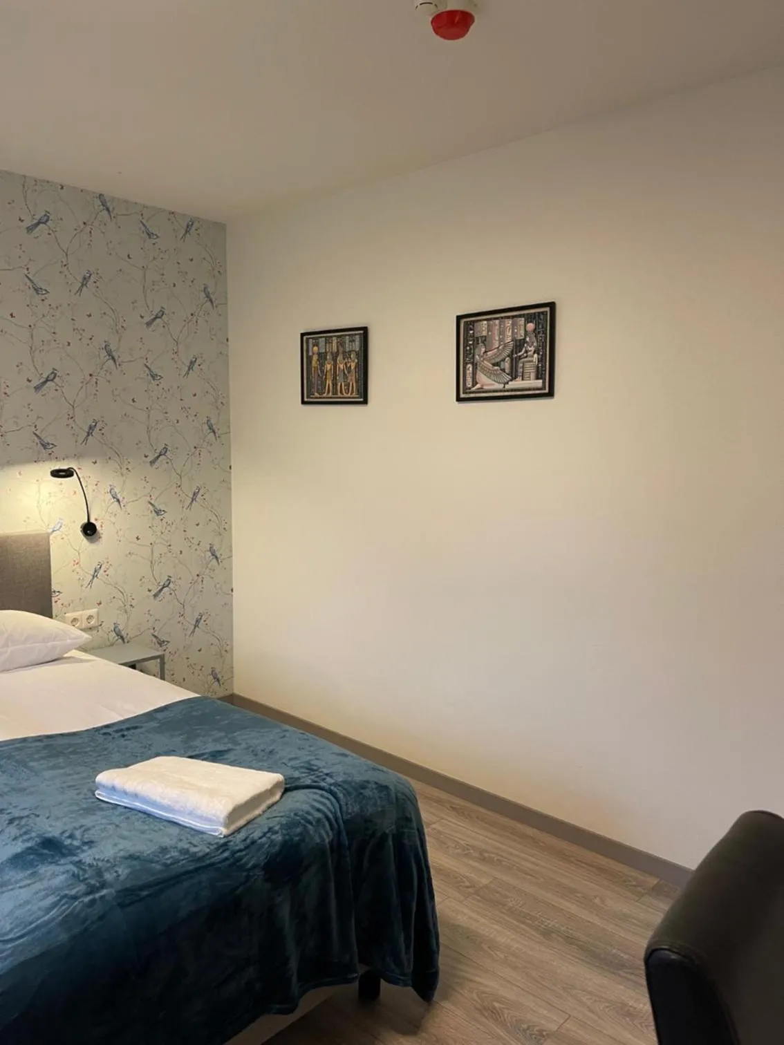 Bed in Hotel B&B Sint-Maria NEXT DOOR