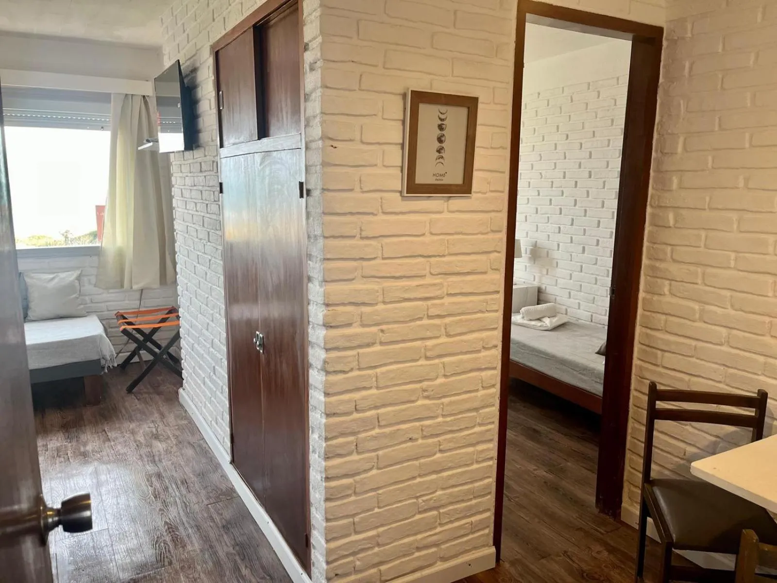 Property building, Bed in Portobello Suites Hotel