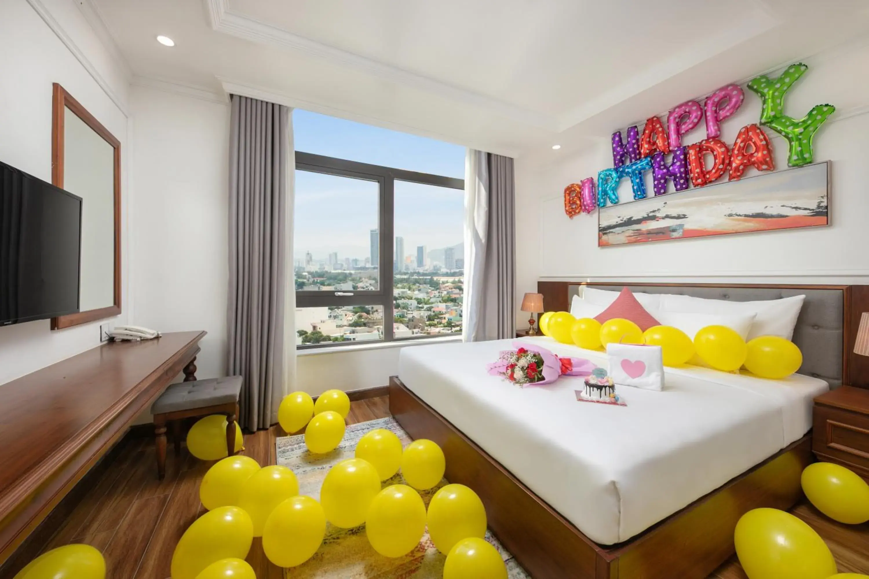 View (from property/room), Bed in The Sail Hotel - My Khe Beach View (from property/room), Bed in The Sail Hotel - My Khe Beach