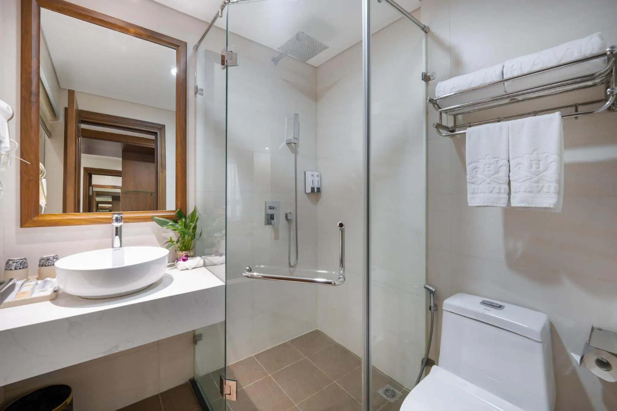 Shower in The Sail Hotel - My Khe Beach