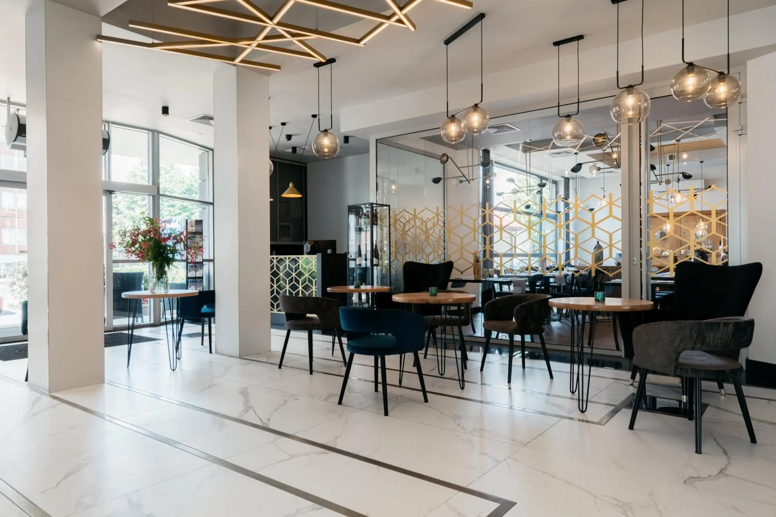 Lobby or reception in Hotel Apis Lobby or reception in Hotel Apis