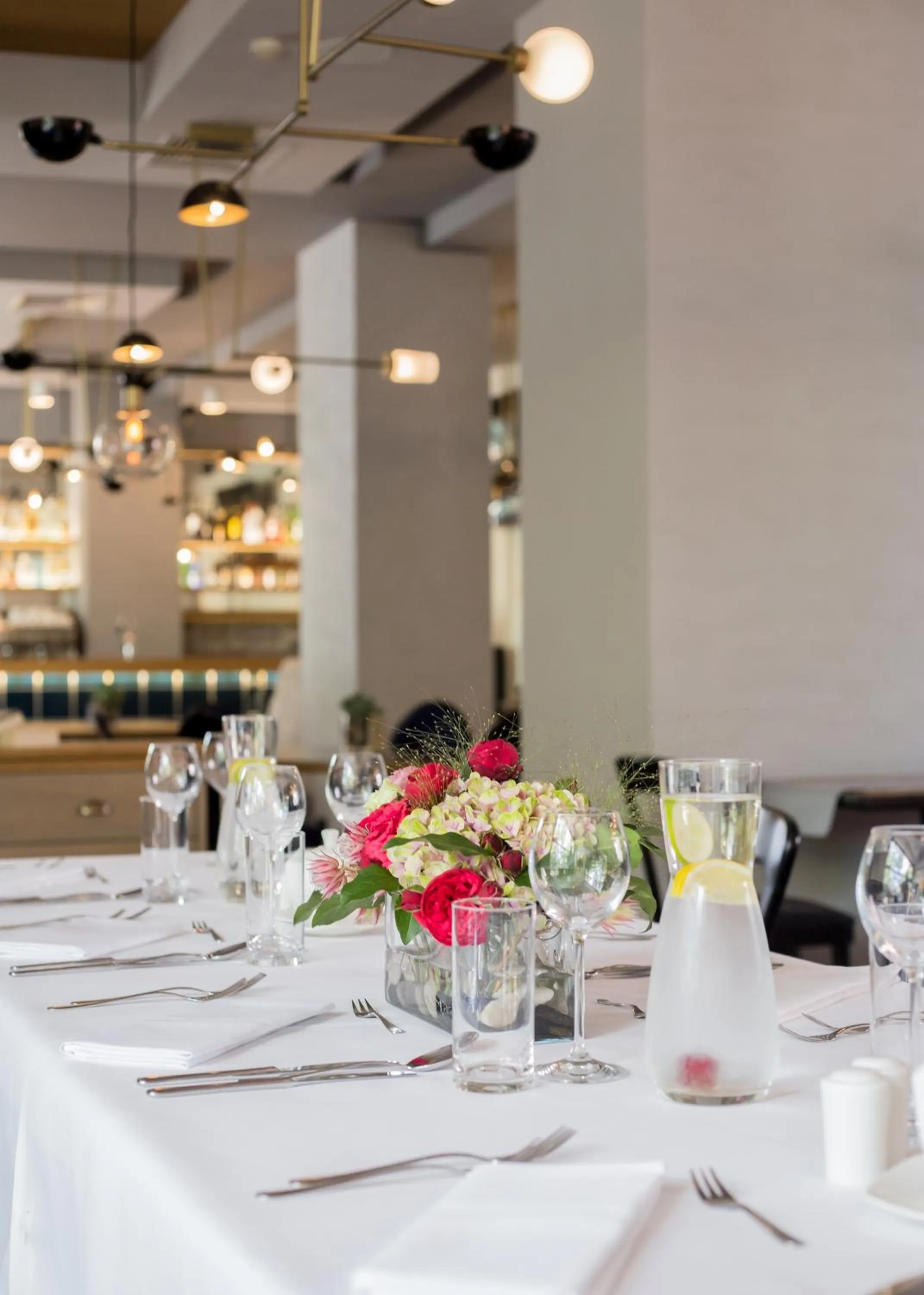 Restaurant/places to eat in Hotel Apis