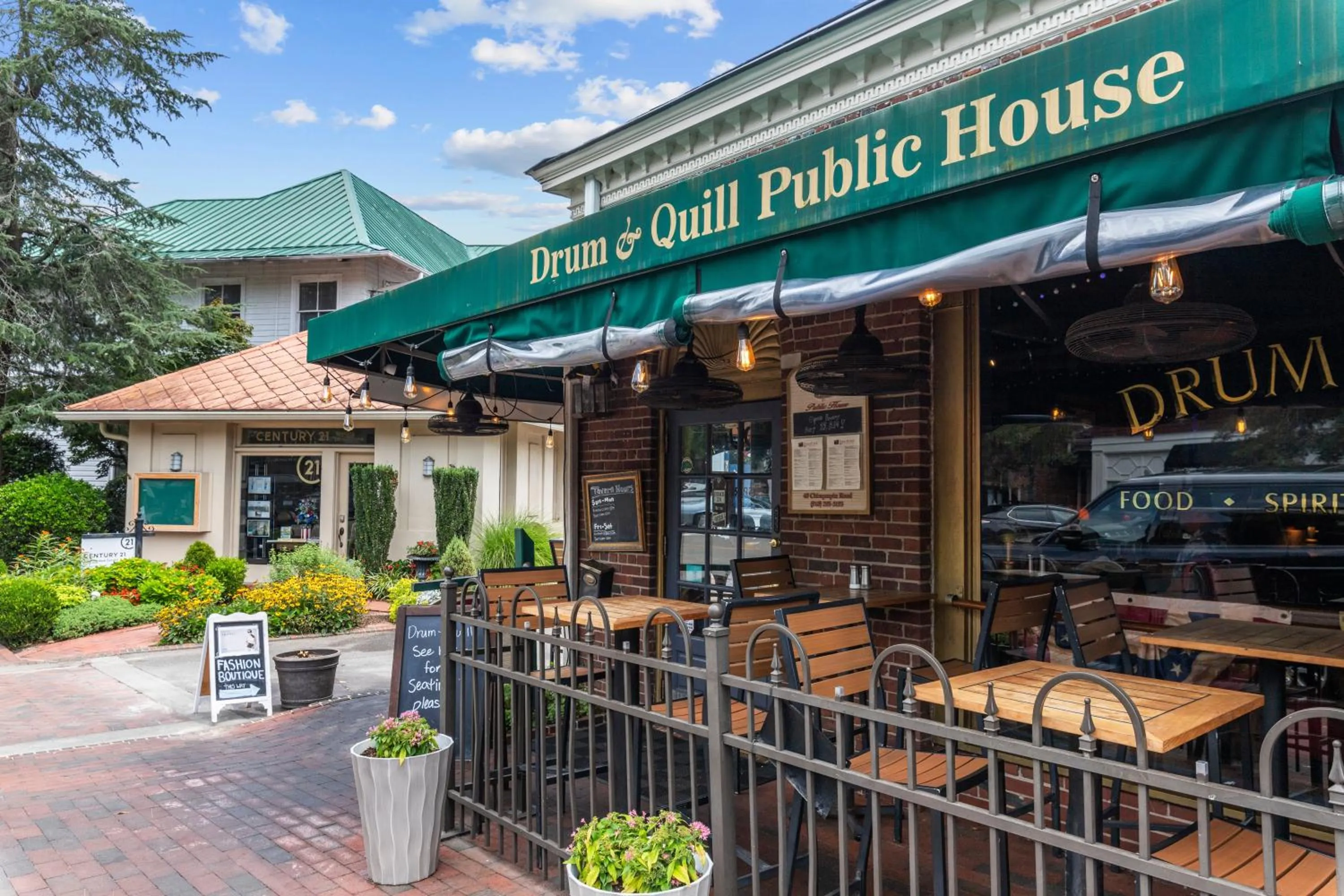 Restaurant/places to eat in Legends and Masters Iron Suite