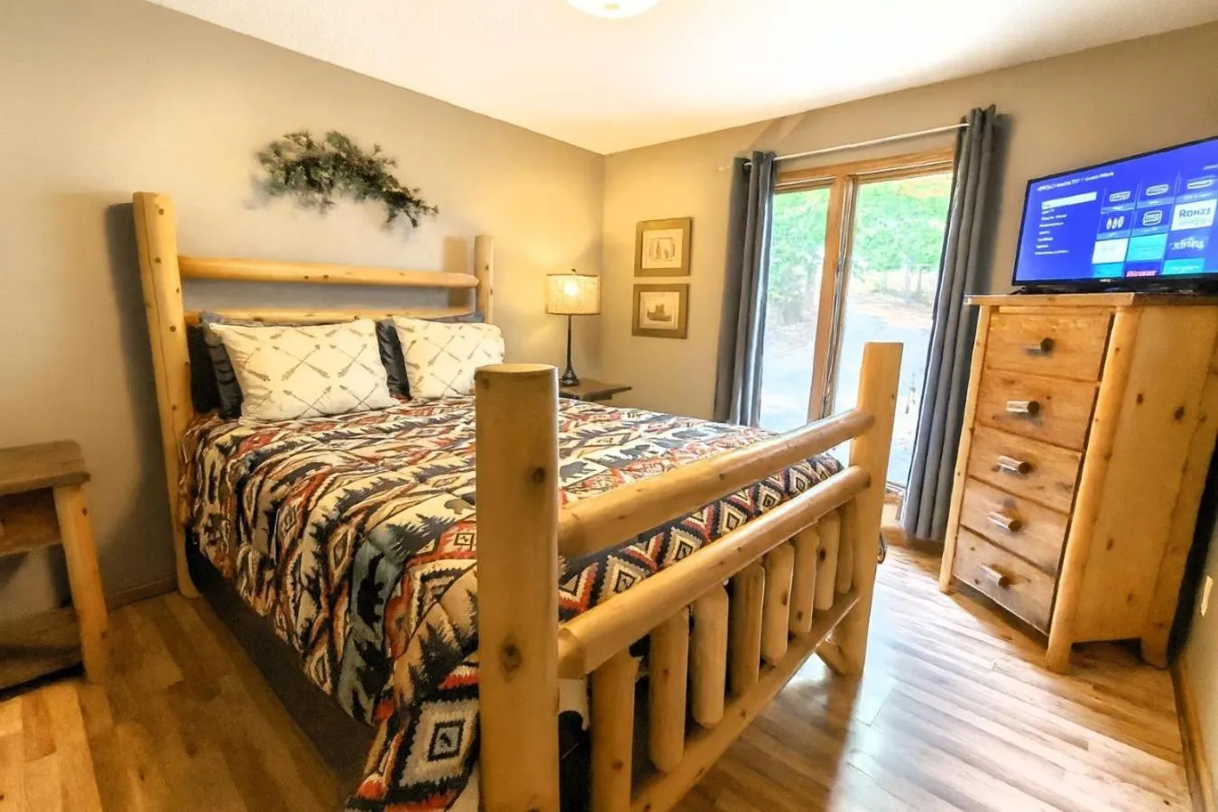 Bed in FREE Tickets! Wandering Bear Lodge 4BR Mountain Chalet with Hot Tub, Game Room & Fire Pit