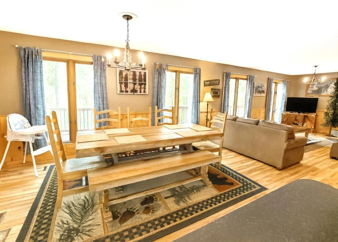 Kitchen or kitchenette in FREE Tickets! Wandering Bear Lodge 4BR Mountain Chalet with Hot Tub, Game Room & Fire Pit