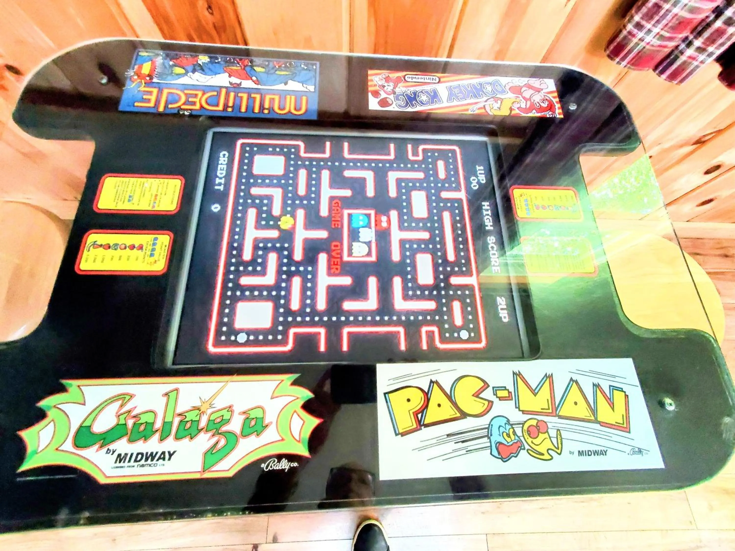 Game Room in FREE Tickets! Wandering Bear Lodge 4BR Mountain Chalet with Hot Tub, Game Room & Fire Pit