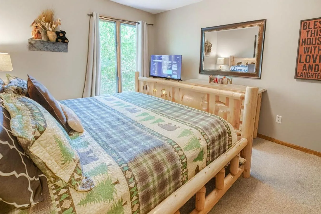 Bed in FREE Tickets! Wandering Bear Lodge 4BR Mountain Chalet with Hot Tub, Game Room & Fire Pit