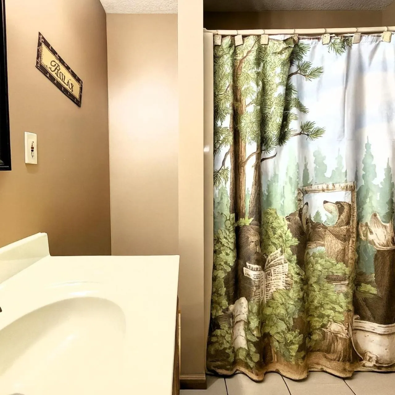 Shower in FREE Tickets! Wandering Bear Lodge 4BR Mountain Chalet with Hot Tub, Game Room & Fire Pit