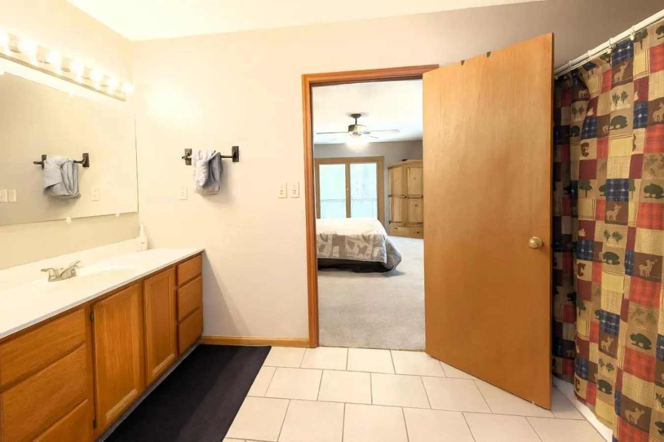 Shower in FREE Tickets! Wandering Bear Lodge 4BR Mountain Chalet with Hot Tub, Game Room & Fire Pit