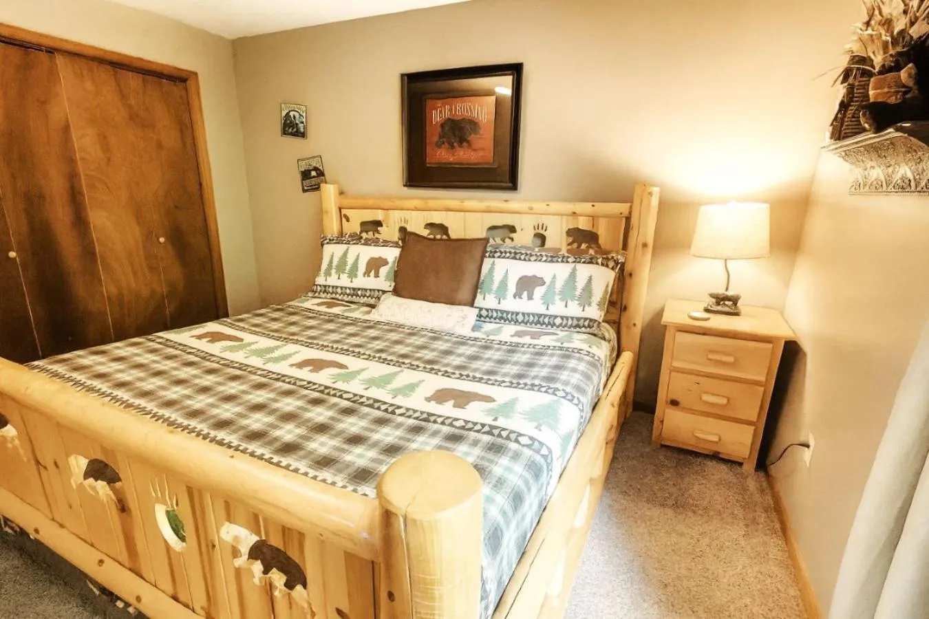 Bed in FREE Tickets! Wandering Bear Lodge 4BR Mountain Chalet with Hot Tub, Game Room & Fire Pit