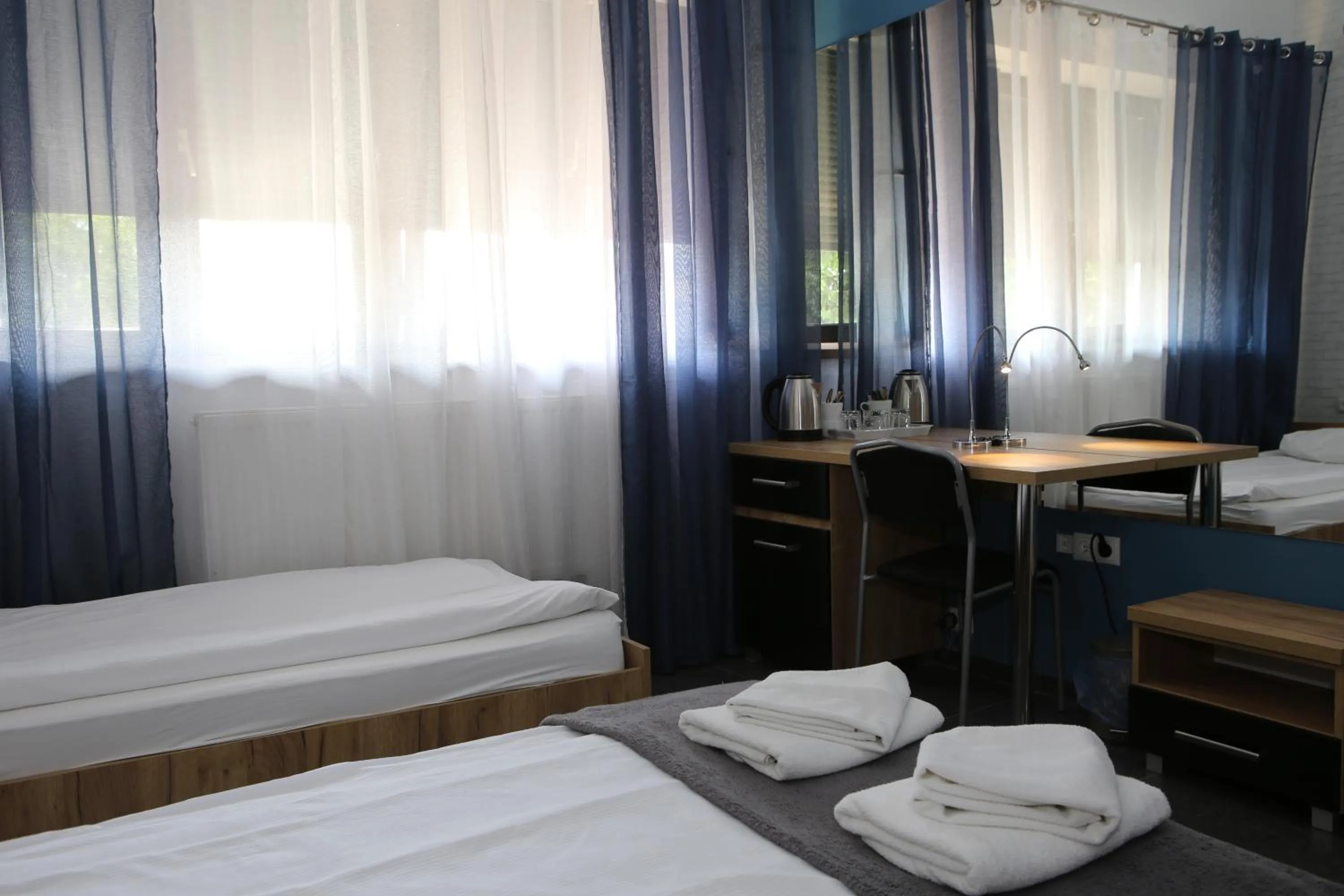 Coffee/tea facilities, Bed in Hotel Sunny