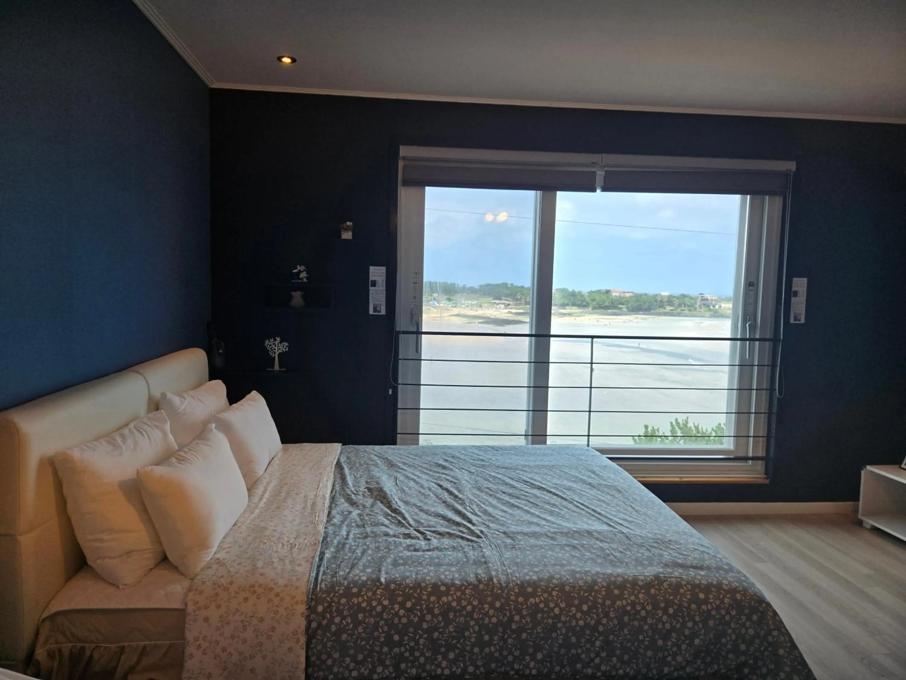 Bed in Jeju Gaviota Pension