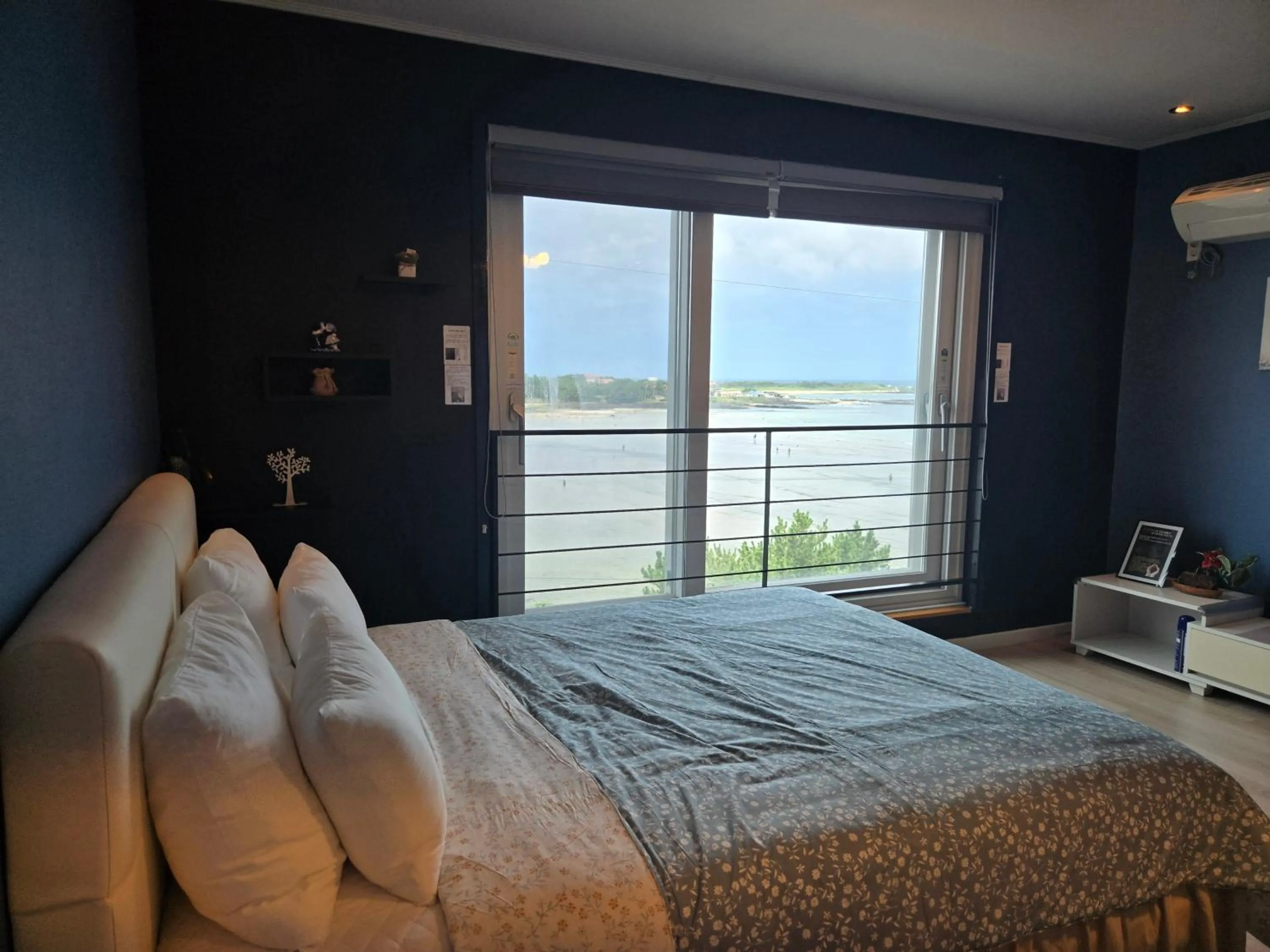 Bed in Jeju Gaviota Pension