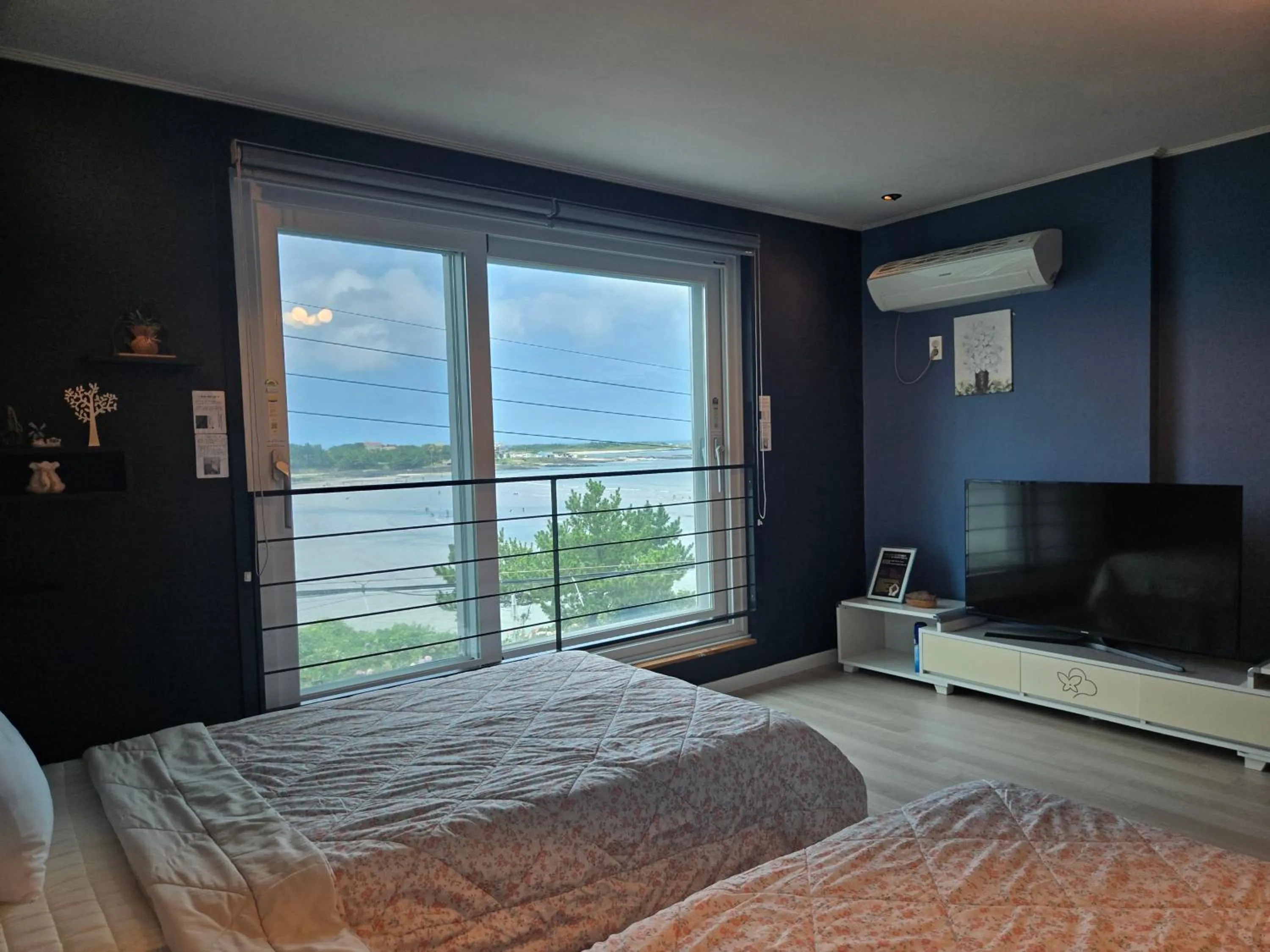 Bed in Jeju Gaviota Pension