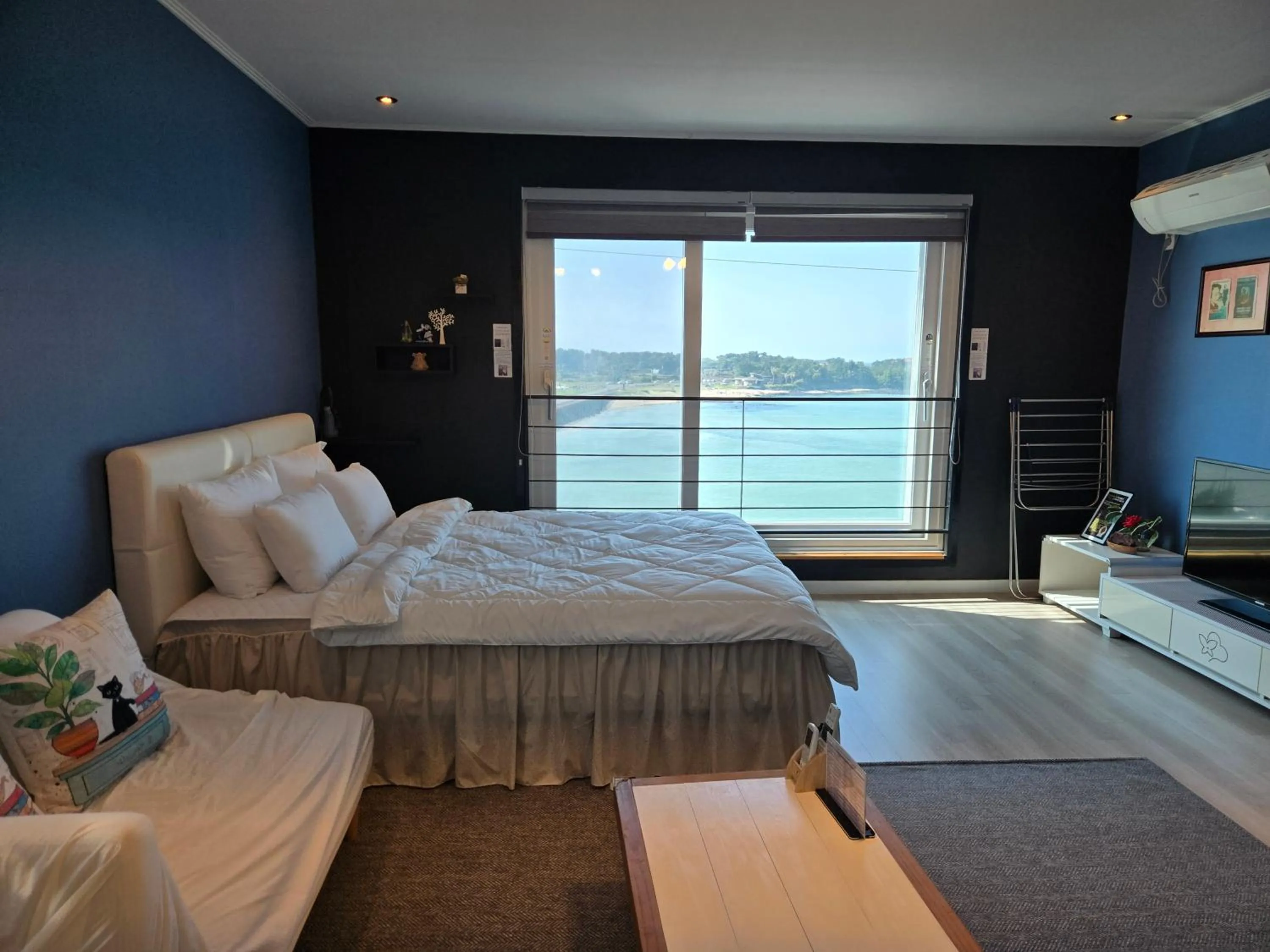 Bed in Jeju Gaviota Pension