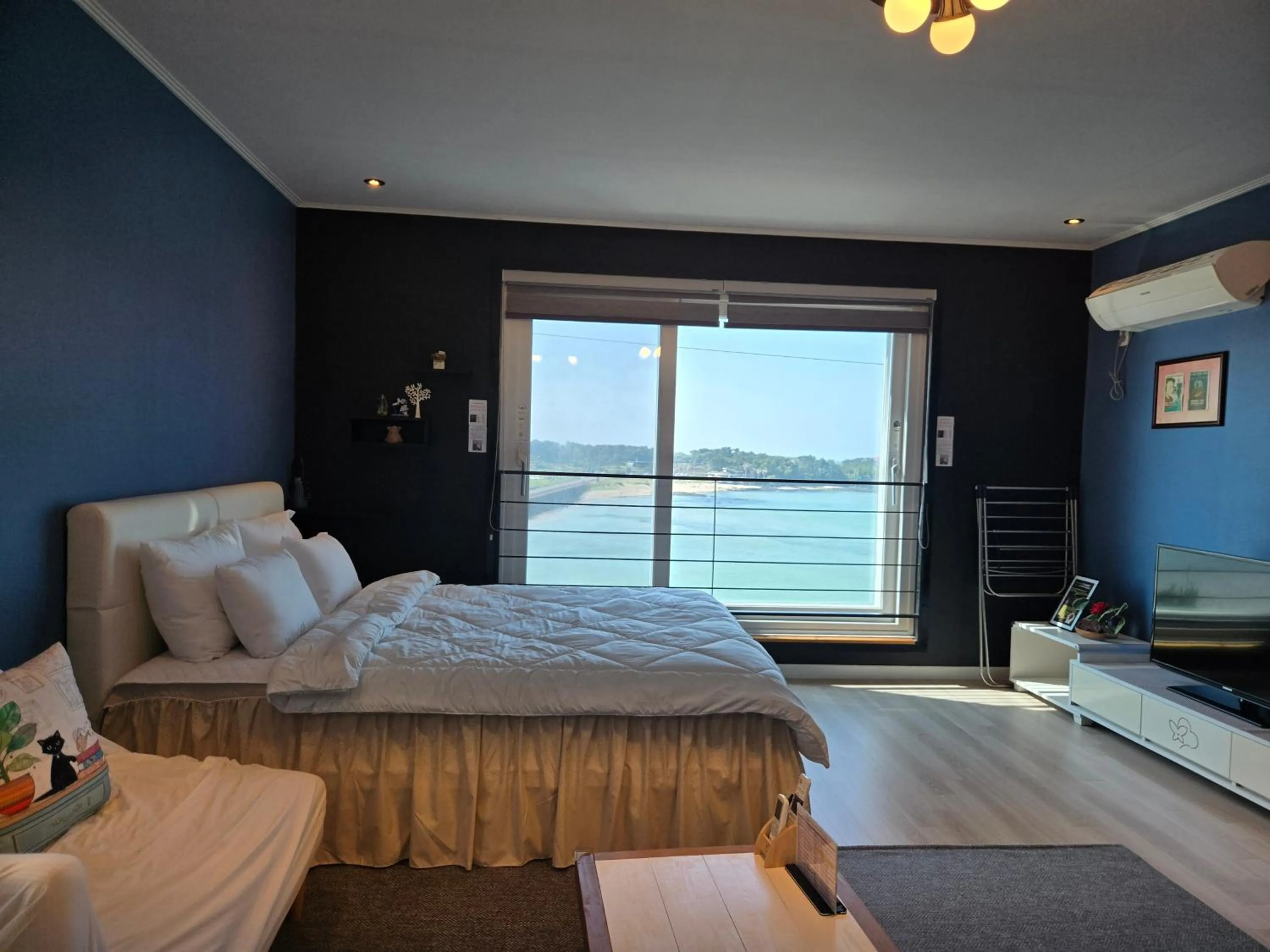 Bed in Jeju Gaviota Pension