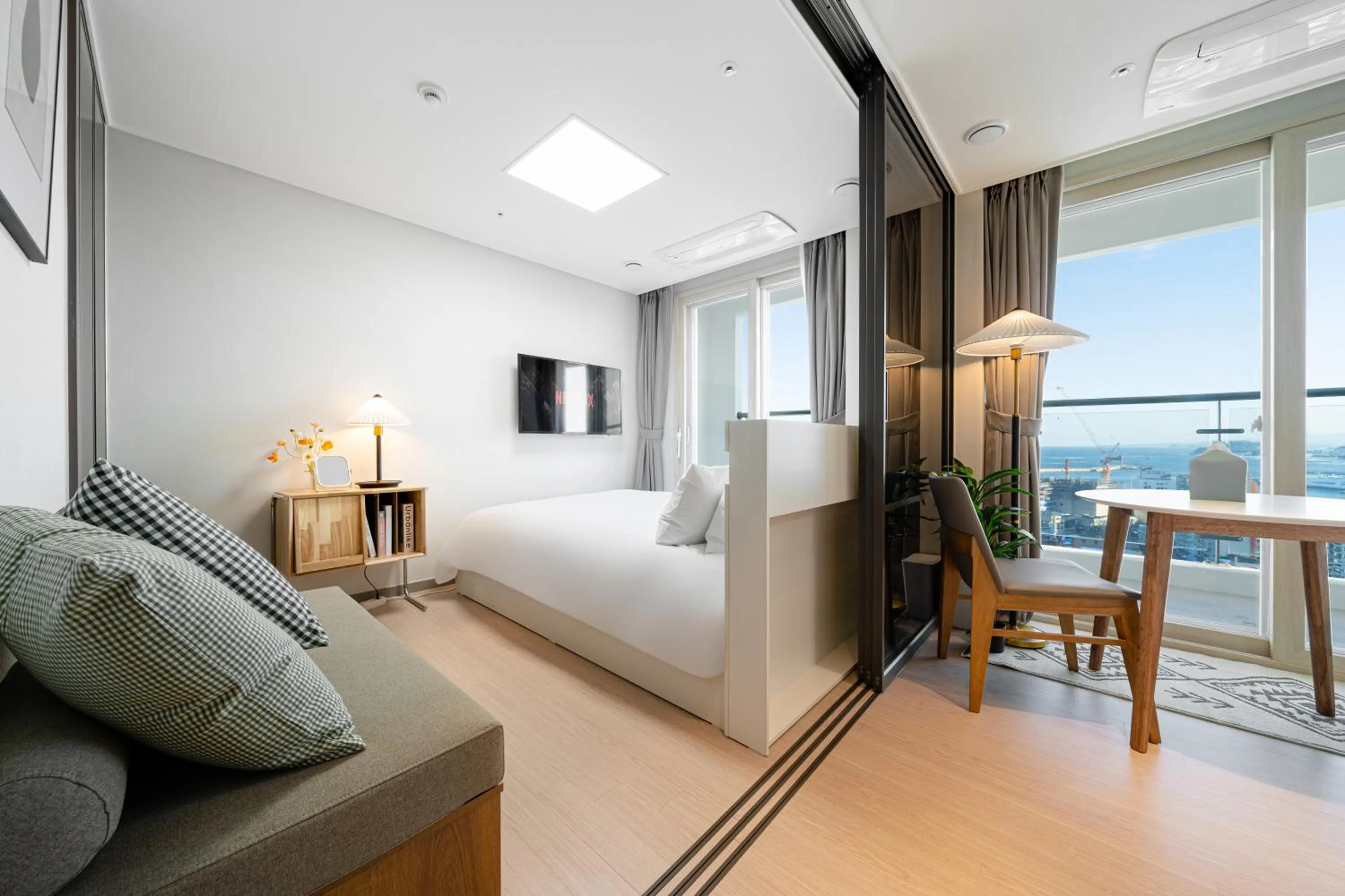 Photo of the whole room, Bed in Urbanstay Sokcho Deungdae Beach