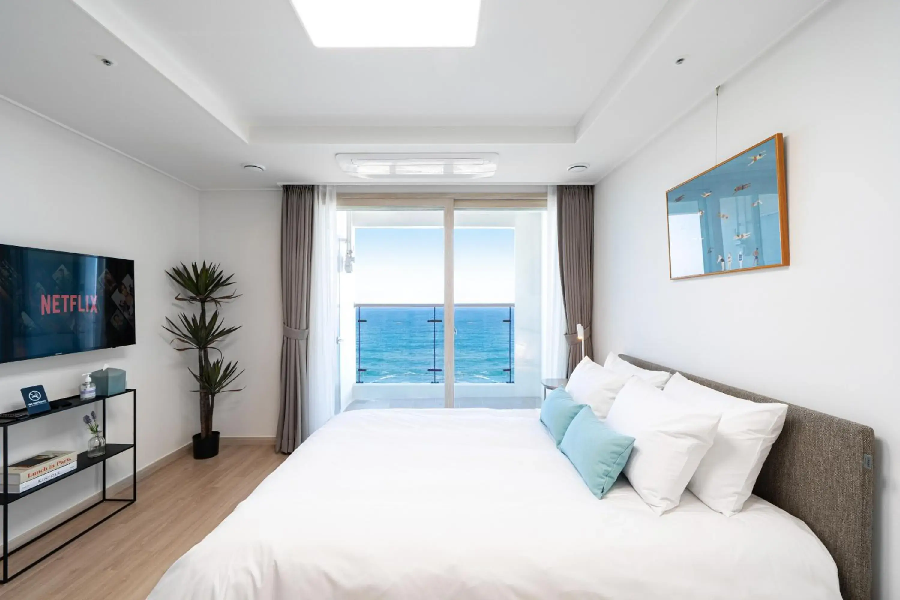 Photo of the whole room, Bed in Urbanstay Sokcho Deungdae Beach Photo of the whole room, Bed in Urbanstay Sokcho Deungdae Beach