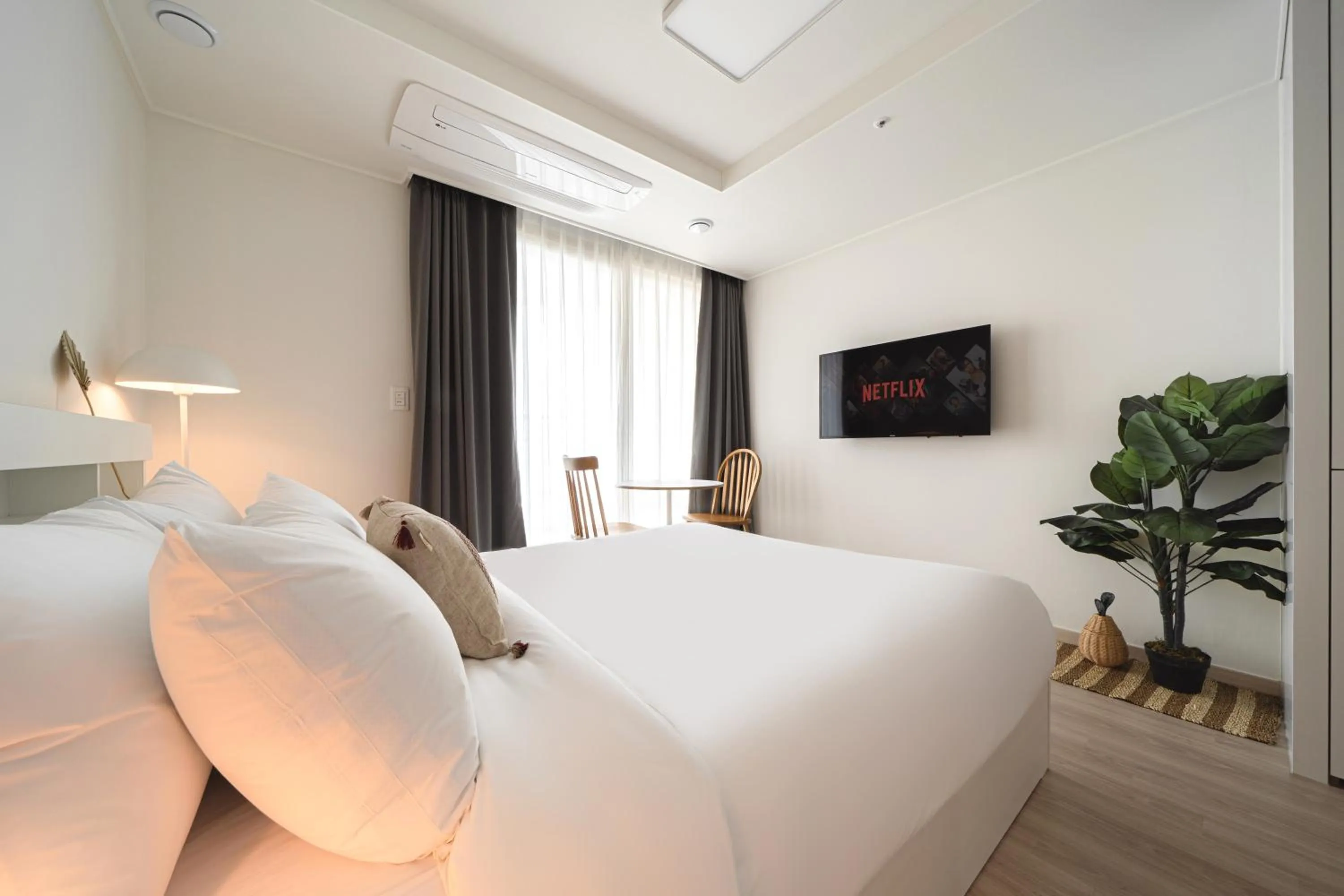 Photo of the whole room, Bed in Urbanstay Sokcho Deungdae Beach