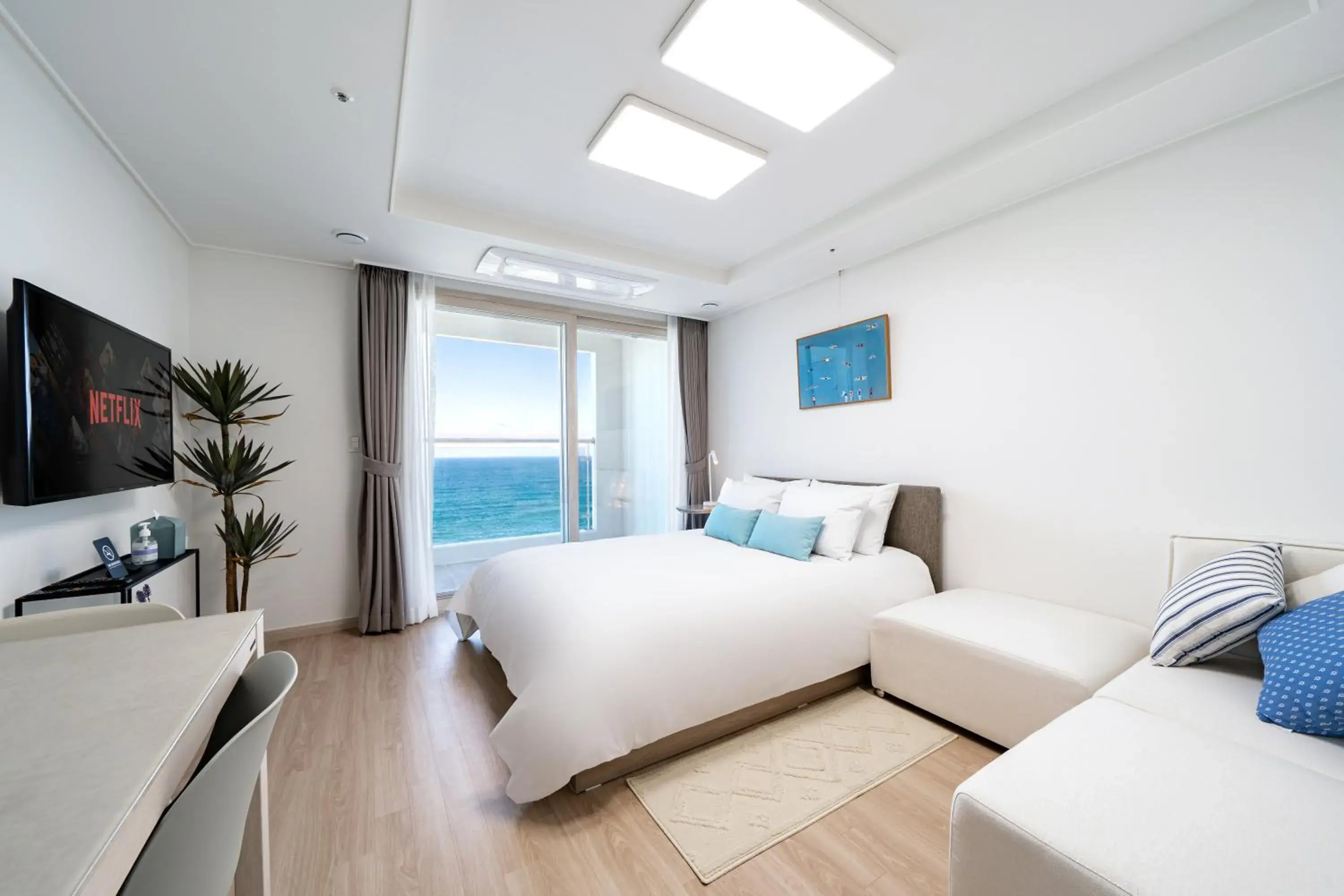 Photo of the whole room, Bed in Urbanstay Sokcho Deungdae Beach Photo of the whole room, Bed in Urbanstay Sokcho Deungdae Beach
