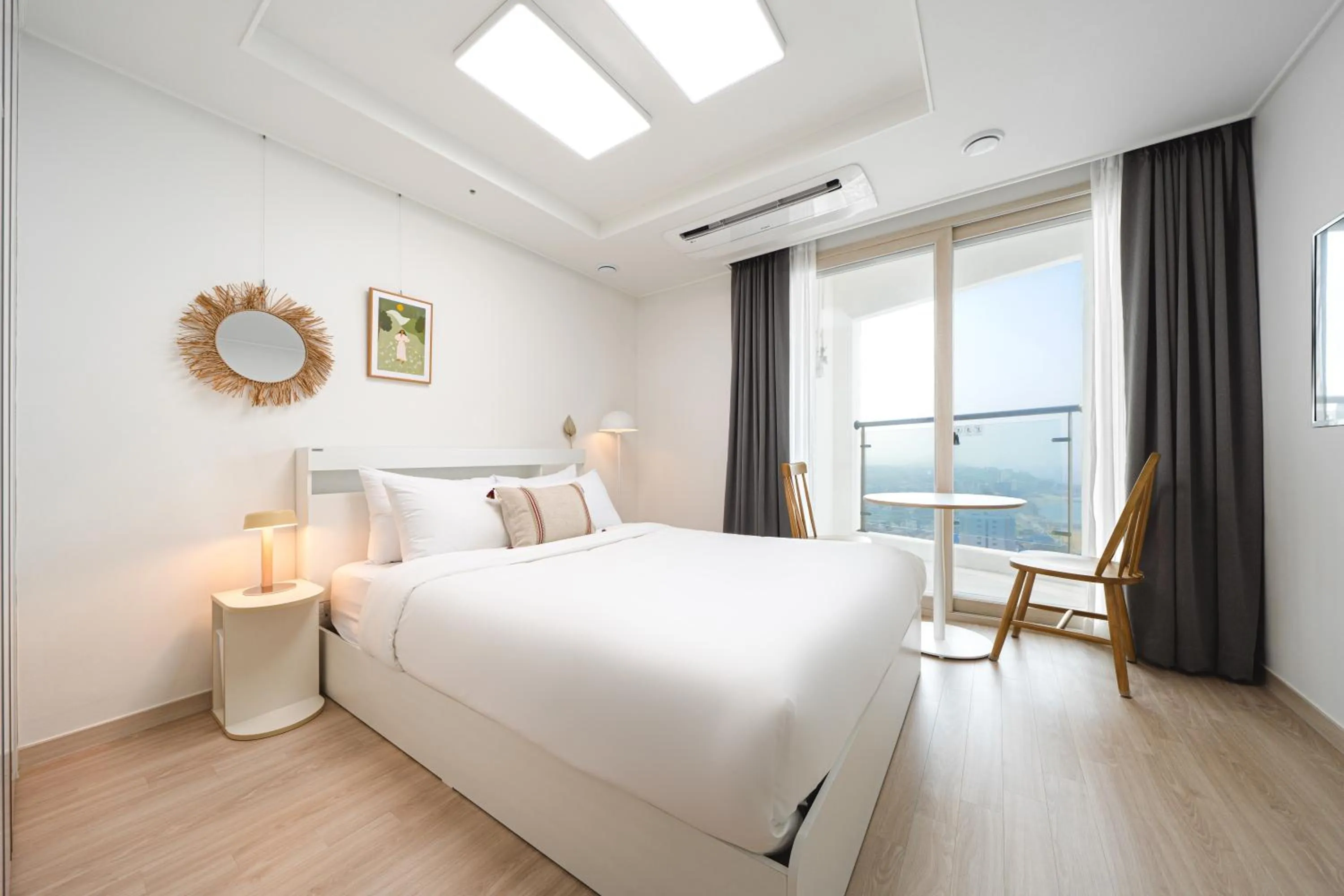 Photo of the whole room, Bed in Urbanstay Sokcho Deungdae Beach