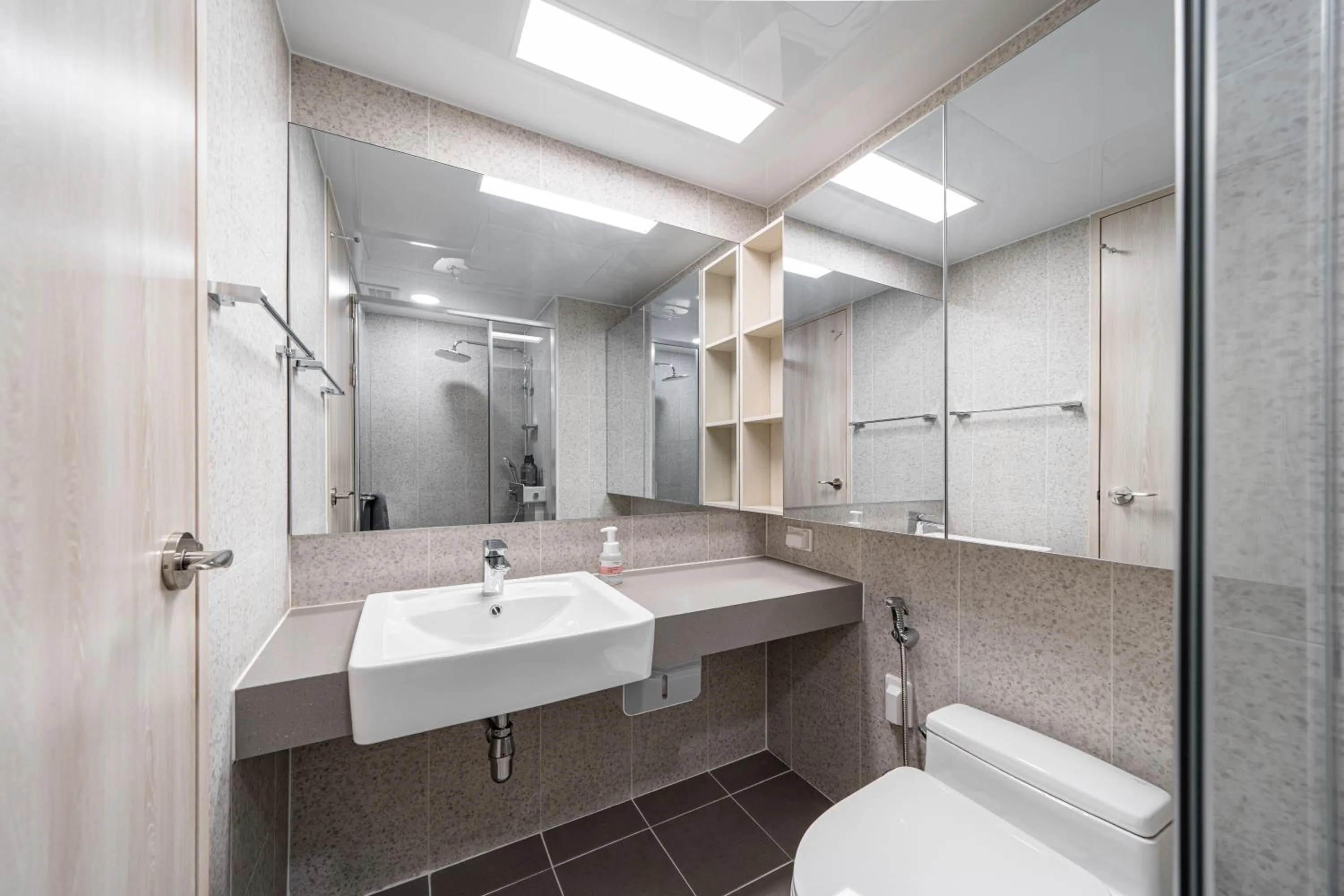 Toilet in Urbanstay Sokcho Deungdae Beach