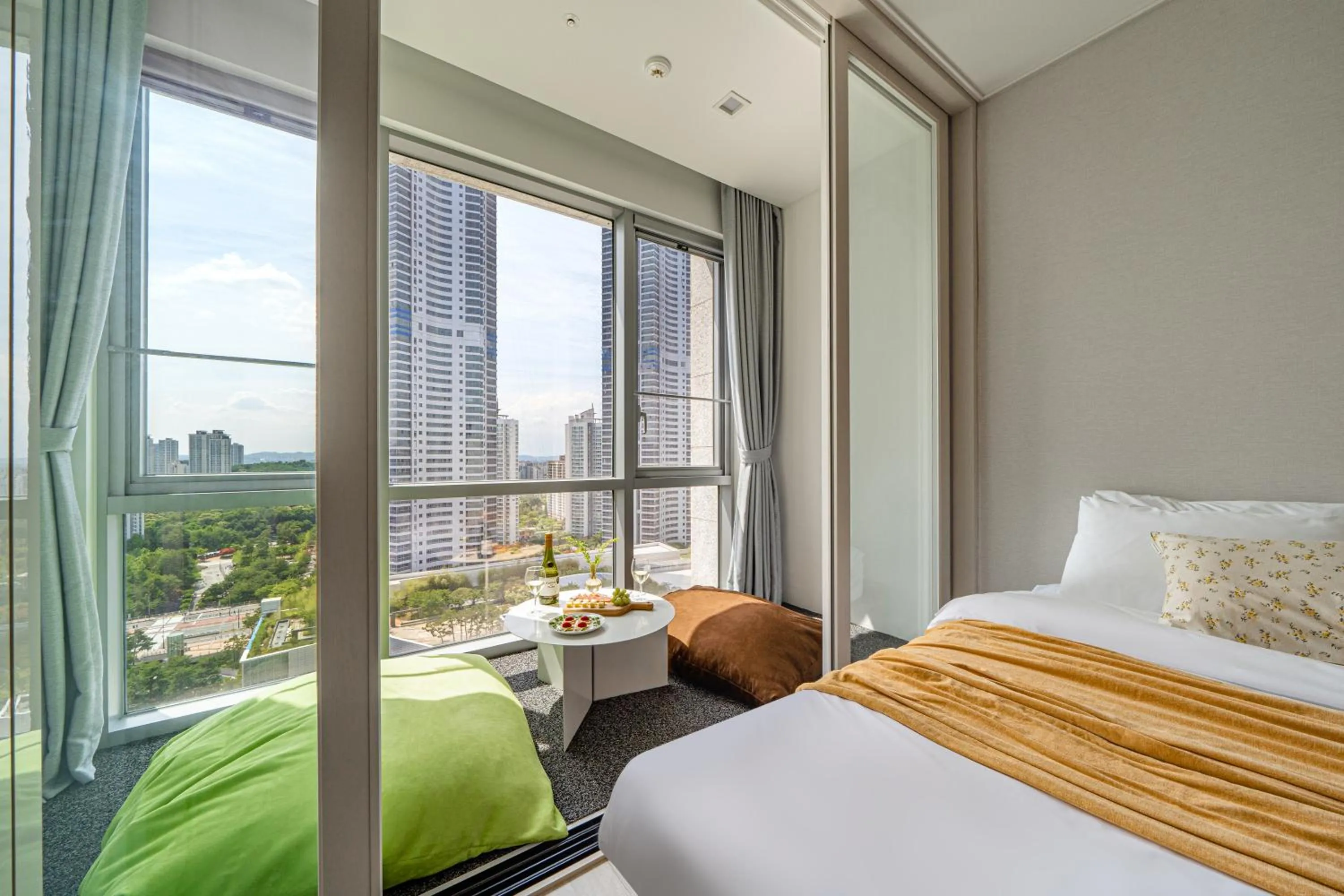 Balcony/Terrace, Bed in Urbanstay Residence Dongtan